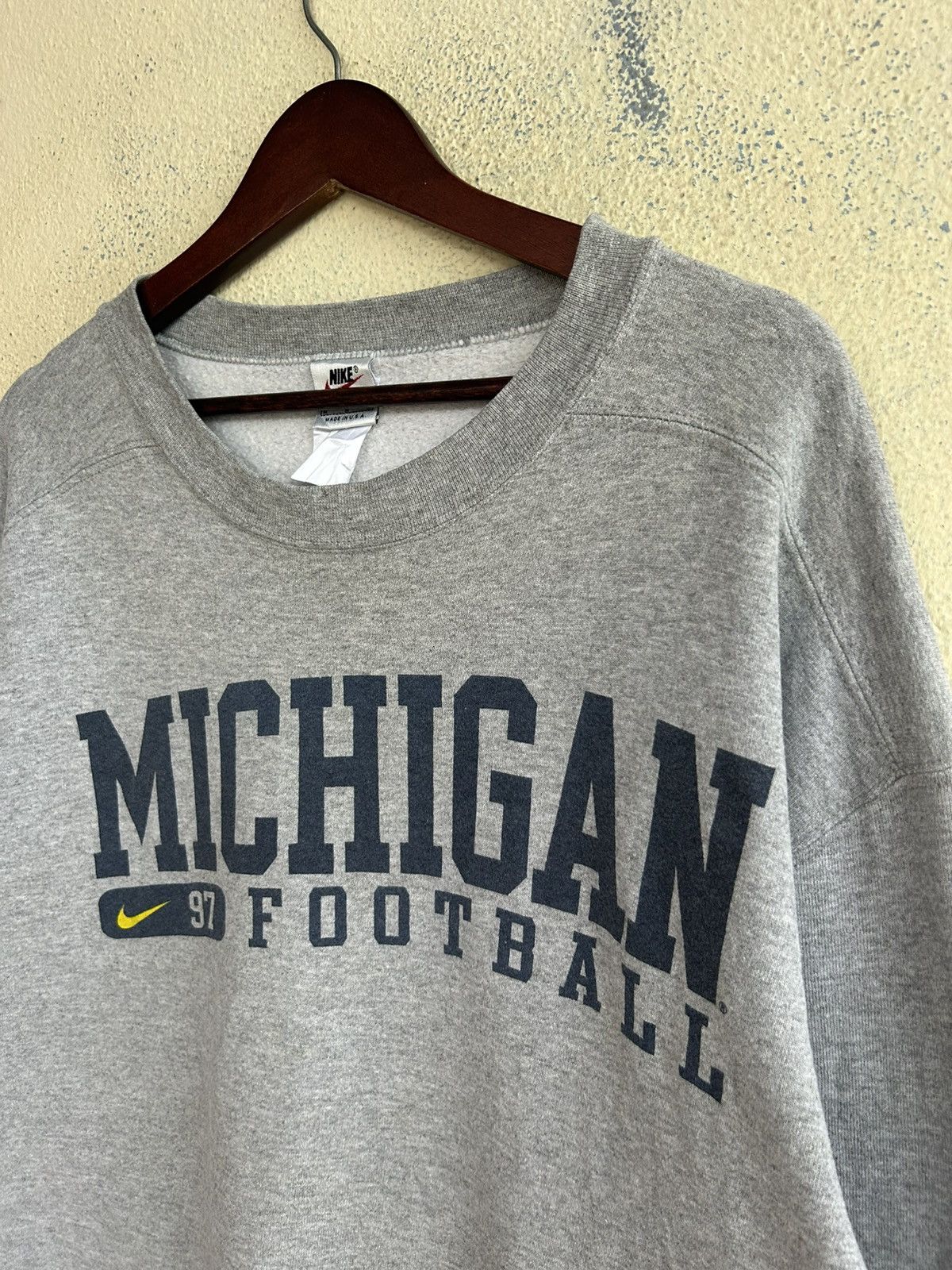 Nike Vintage 90’s Nike White Tag Michigan Football Sweatshirt Size US M / EU 48-50 / 2 - 3 Thumbnail