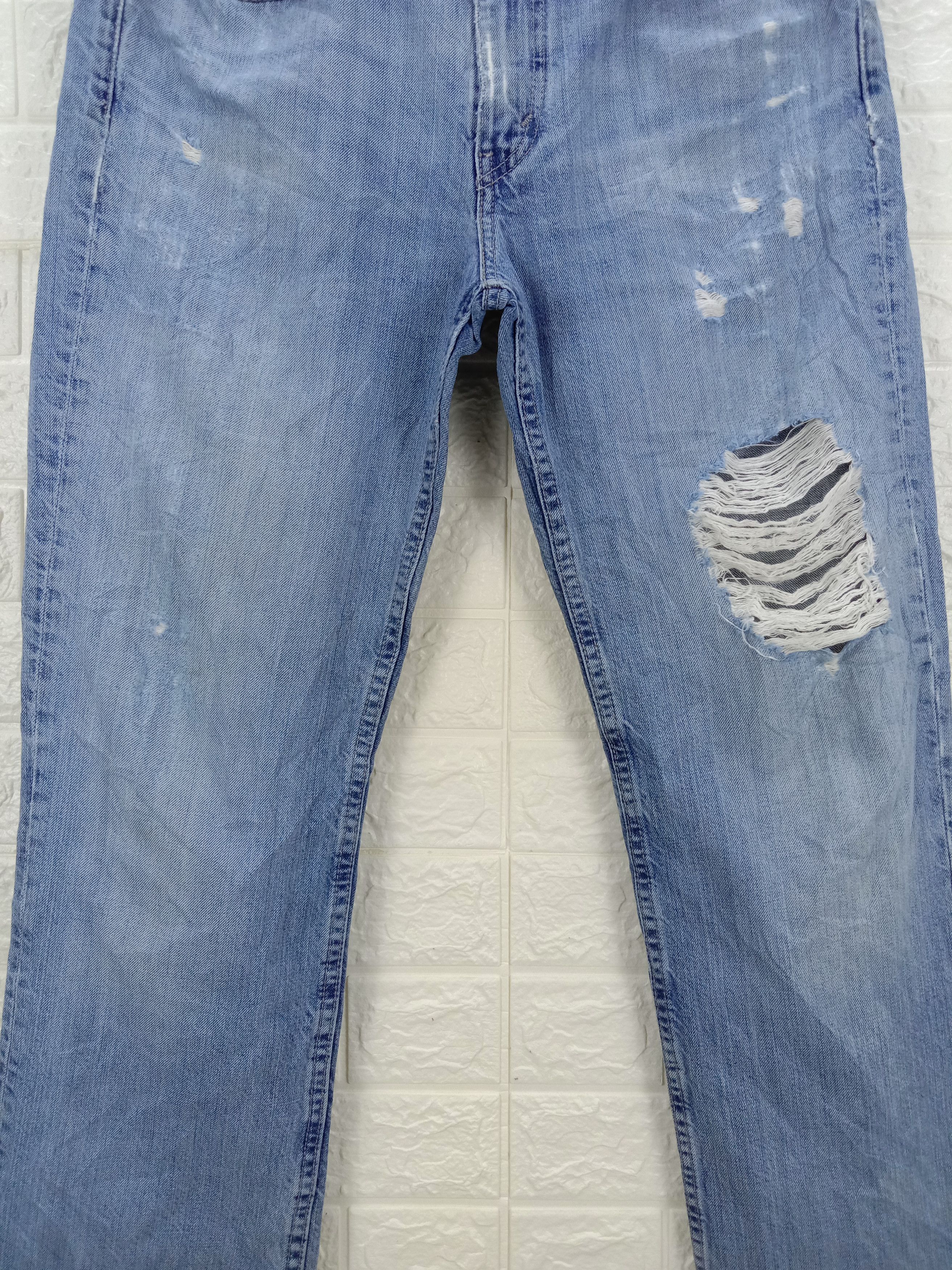 Levi's Vintage Levi's 514 Slim Straight Ripped Jeans Size US 32 / EU 48 - 3 Thumbnail
