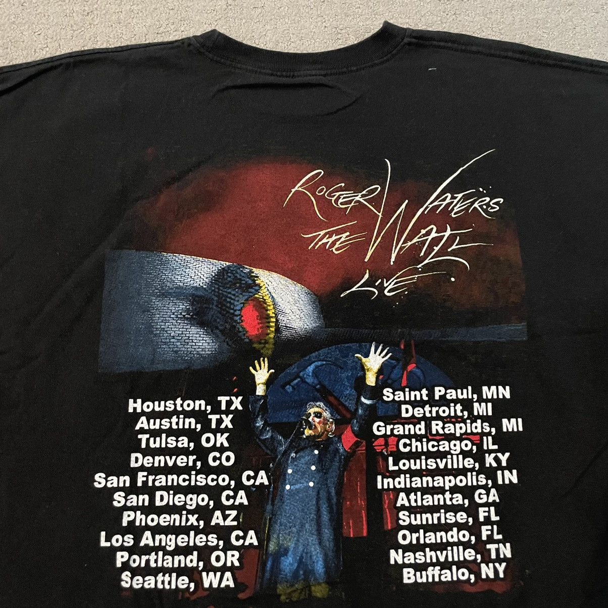 Band Tees Roger Waters Tour t-shirt Size US XL / EU 56 / 4 - 4 Thumbnail