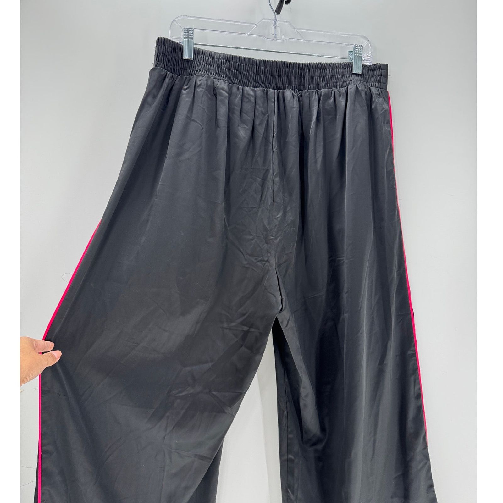 Other Torrid Wide Leg High-Rise Pull-On Satin Pants black pink L Size 36" / US 14 / IT 50 - 10 Thumbnail