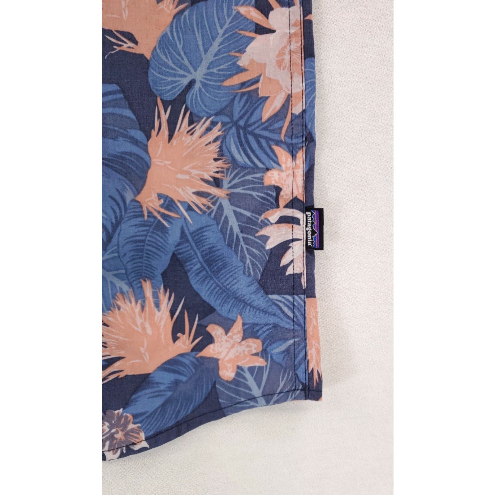 Patagonia Patagonia Camp Shirt Blue Pink Floral Short Sleeve Mens S Hawaiian Button-Up Shirt Size US S / EU 44-46 / 1 - 2 Thumbnail