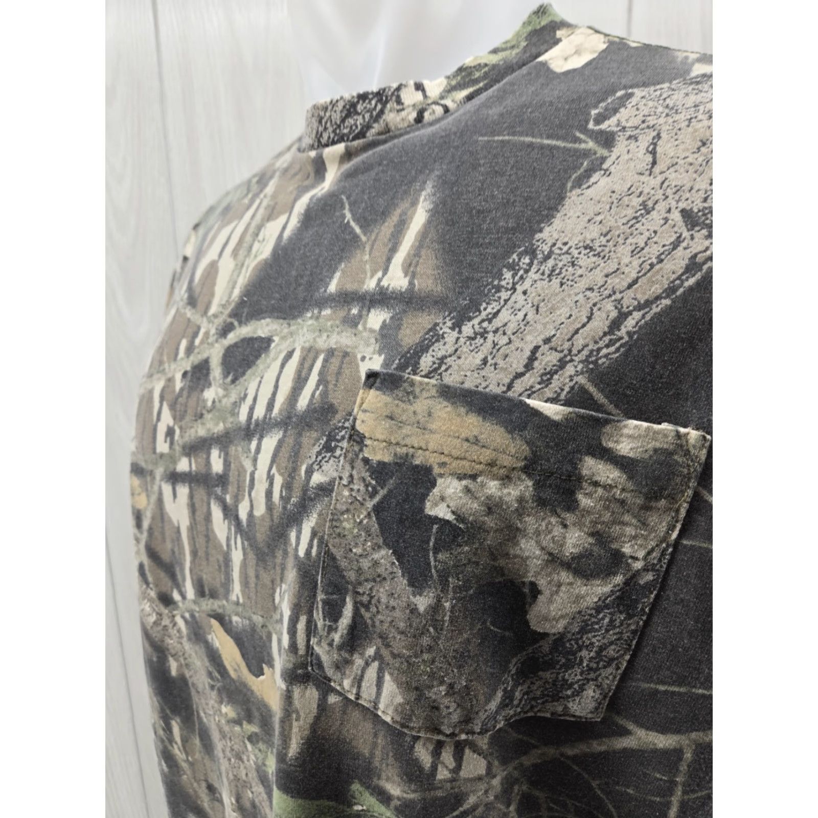 Vintage VTG RedHead Mossyoak Breakup Camouflage T Shirt Large Short Sleeve Pocket USA Mens Shirt Size US L / EU 52-54 / 3 - 5 Thumbnail