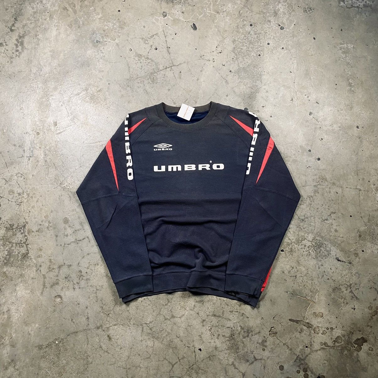 Umbro × Vintage Rare 90s Umbro Descente Japan Distressed Crewneck Size US L / EU 52-54 / 3 - 1 Thumbnail