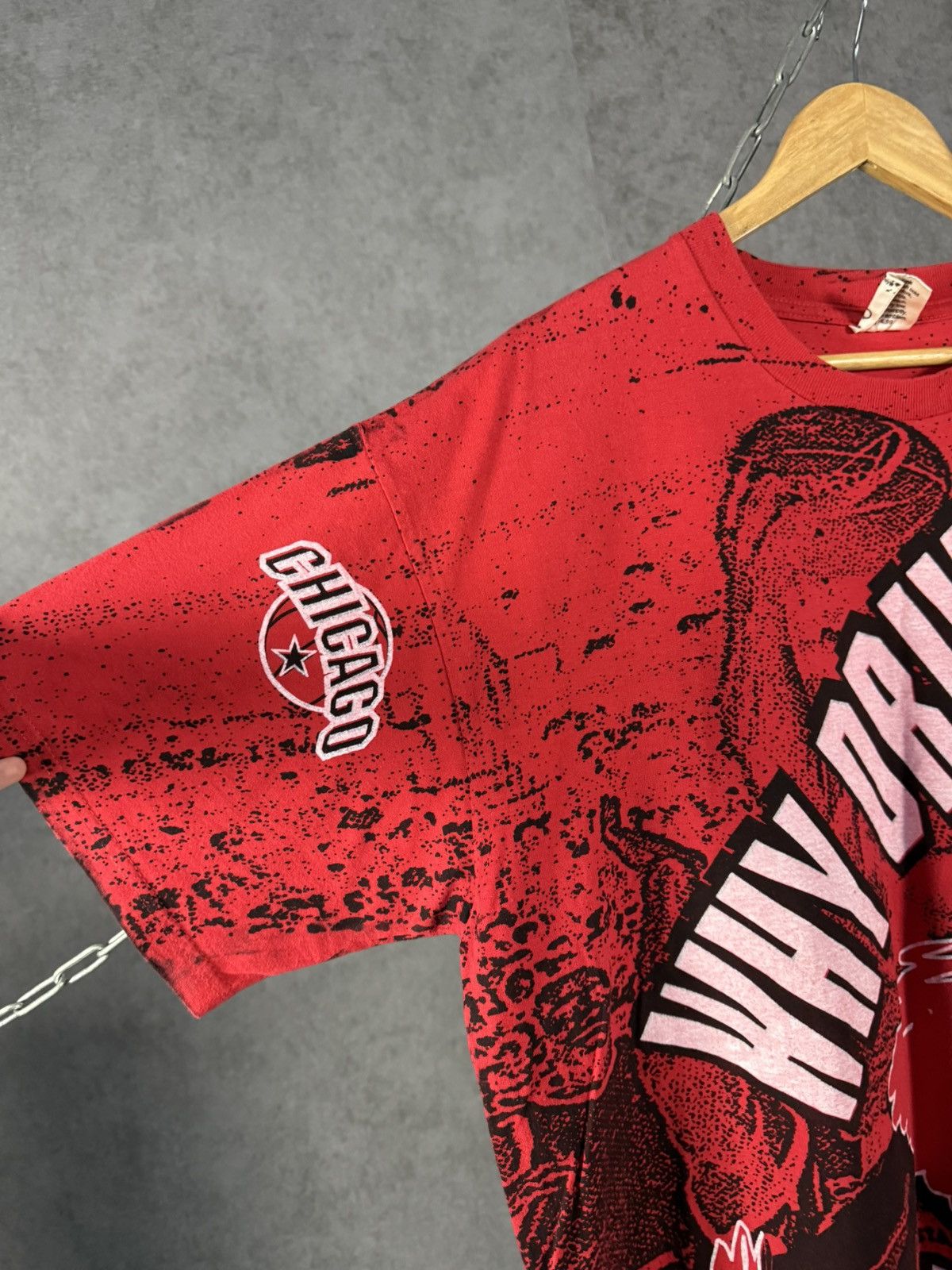 NBA Chicago Bulls NBA vintage overprinted tee Size US XL / EU 56 / 4 - 5 Thumbnail