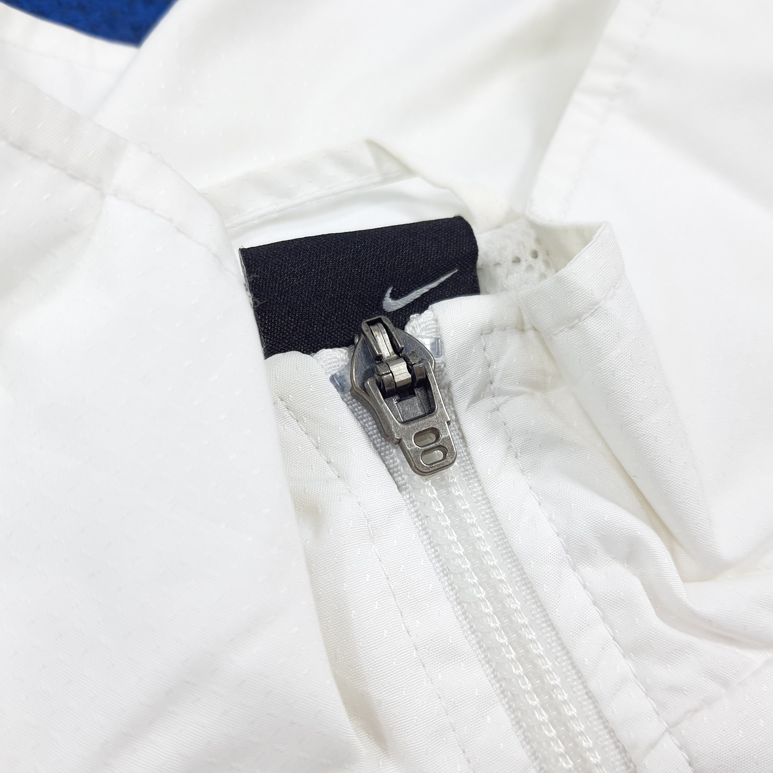 Nike Vintage Nike Windbreaker Jacket White Y2K Track Top C306N8 Size US L / EU 52-54 / 3 - 13 Thumbnail