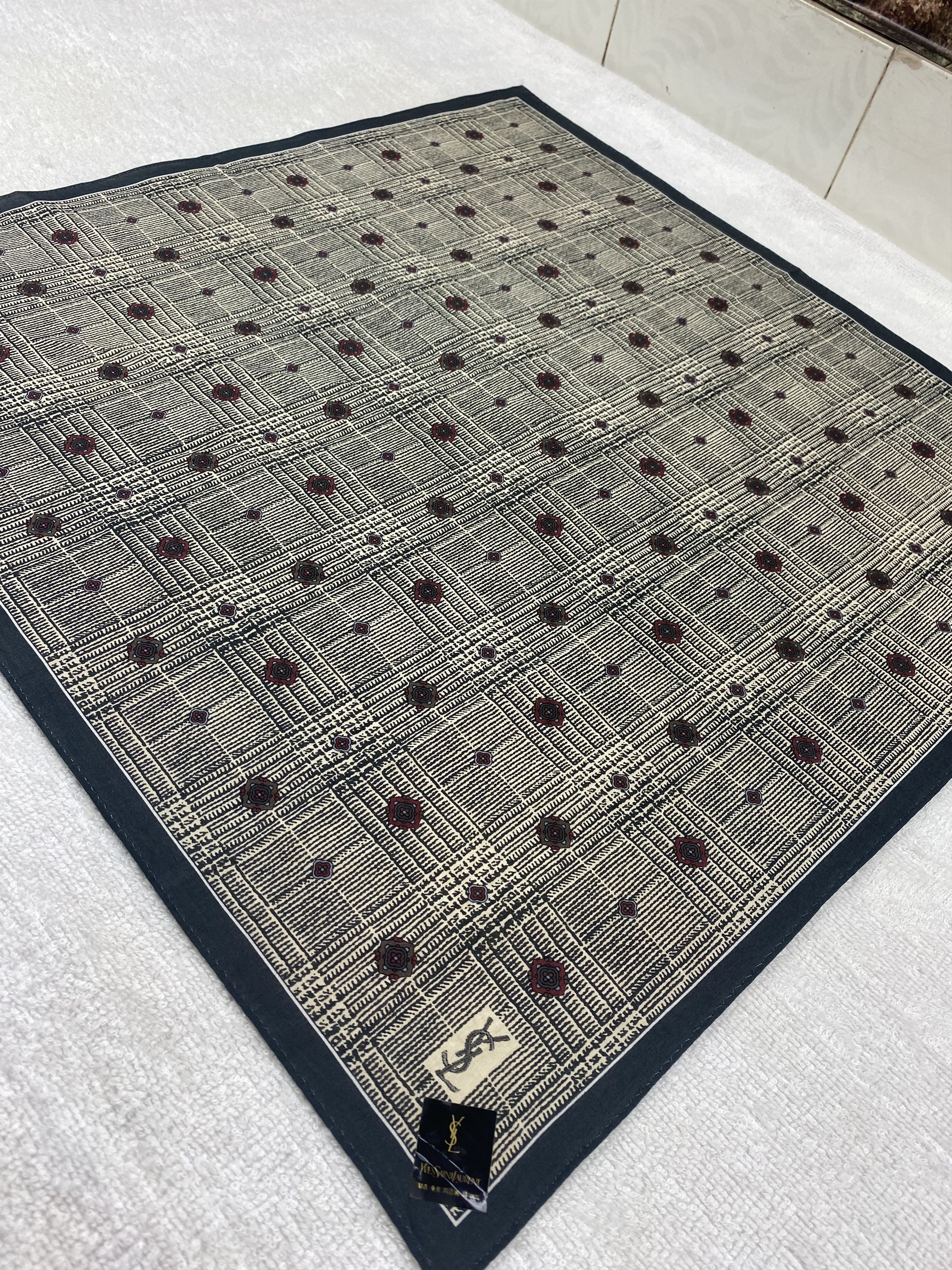 Yves Saint Laurent Yves Saint Laurent Handkerchief / Bandana / Neckerchief Size ONE SIZE - 4 Thumbnail
