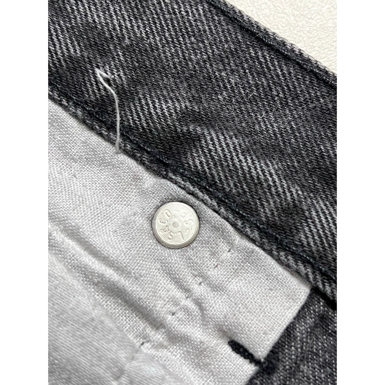 Levi's Vintage Levis 501 Jeans Button Fly Size 38x30 Black 90s USA Size US 38 / EU 54 - 12 Thumbnail