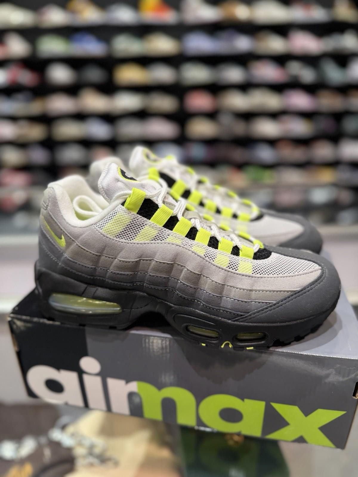 Nike Size 8 - Nike Air Max 95 OG 2025/2026 Neon (HM4740 001) Size US 8 / EU 41 - 3 Thumbnail