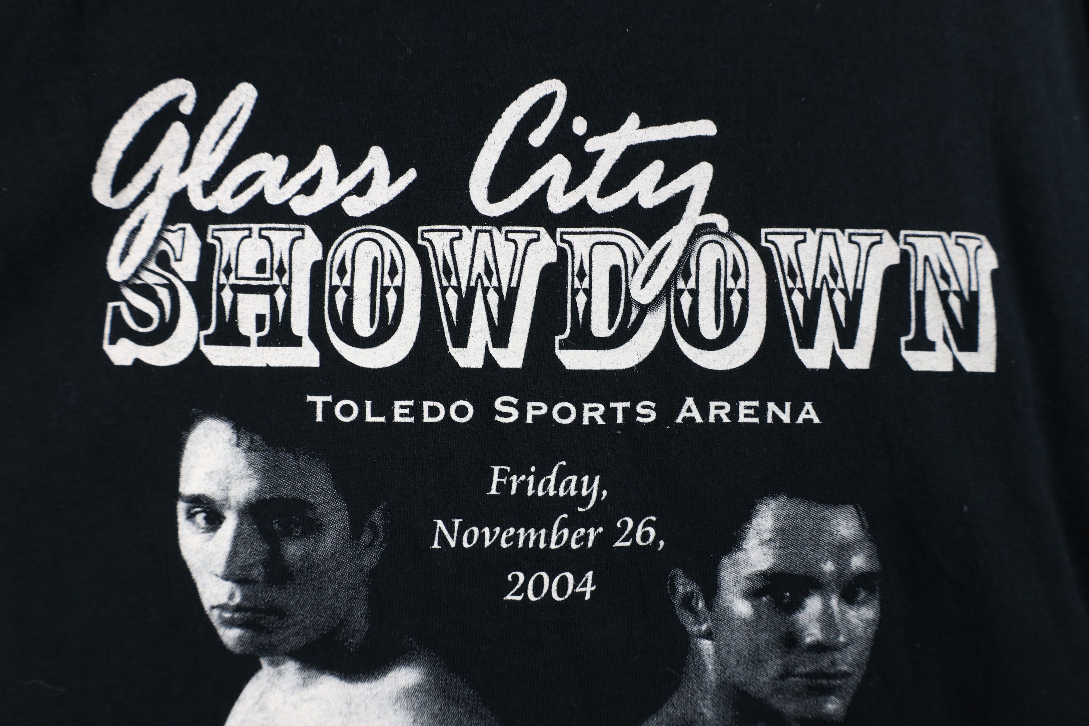 Vintage Vintage Y2K 2004 Vargas Glass City Showdown Boxing T-Shirt Size US XL / EU 56 / 4 - 5 Thumbnail