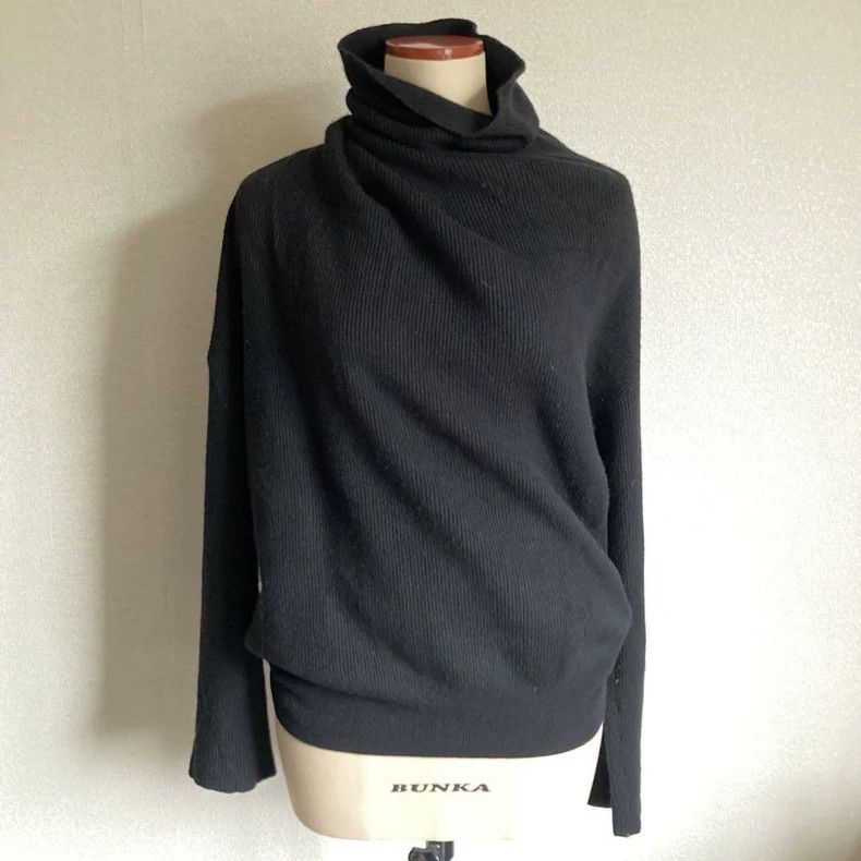 Loro Piana LORO PIANA She's wearing a cashmere cardigan Size L / US 10 / IT 46 - 3 Thumbnail