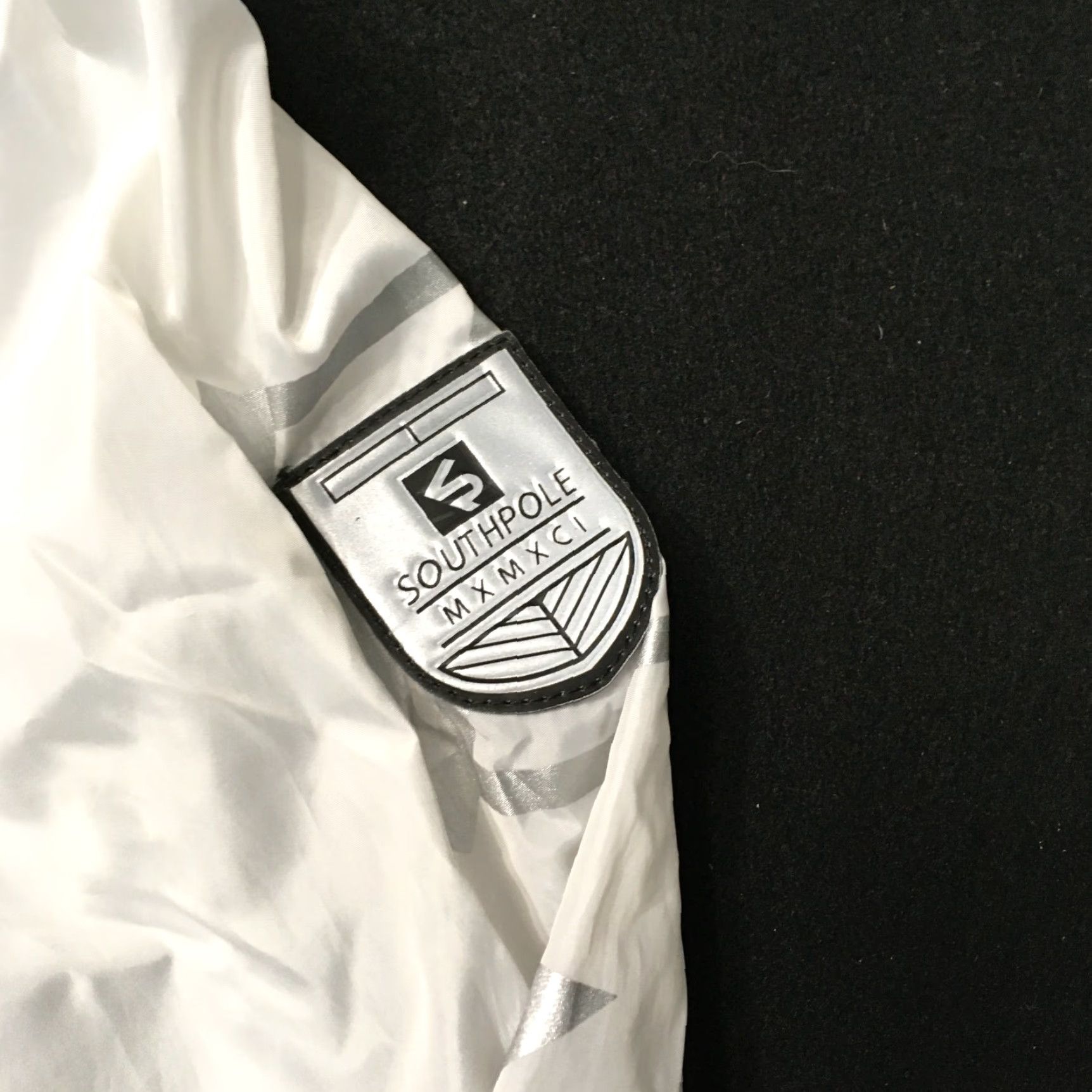 Southpole VINTAGE Southpole Jacket Men Large White Hooded Windbreaker Zip Pockets Kangaroo Pocket Casual Travel 90s Style Mens Size US L / EU 52-54 / 3 - 4 Thumbnail