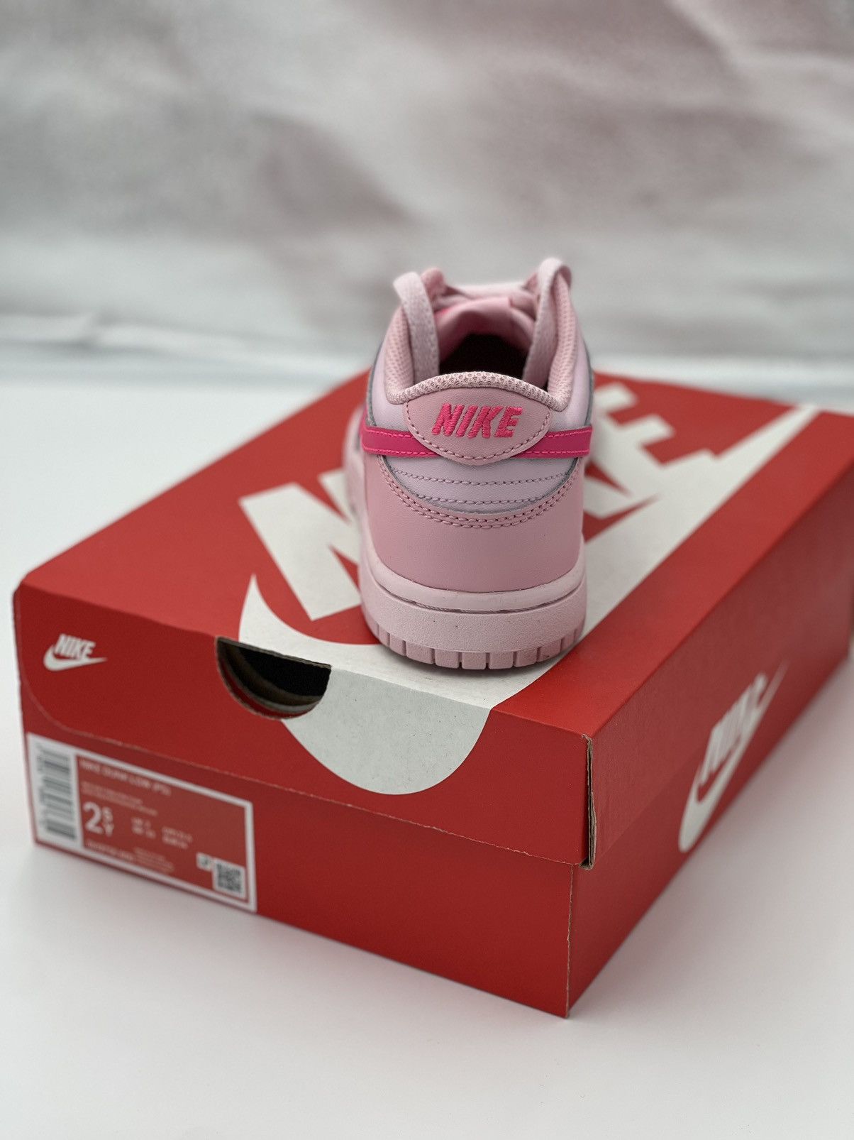 Nike Brand new never worn Nike 'triple pink' dunk lows sz4.5 wmns Size US 4.5 / IT 34.5 - 2 Thumbnail