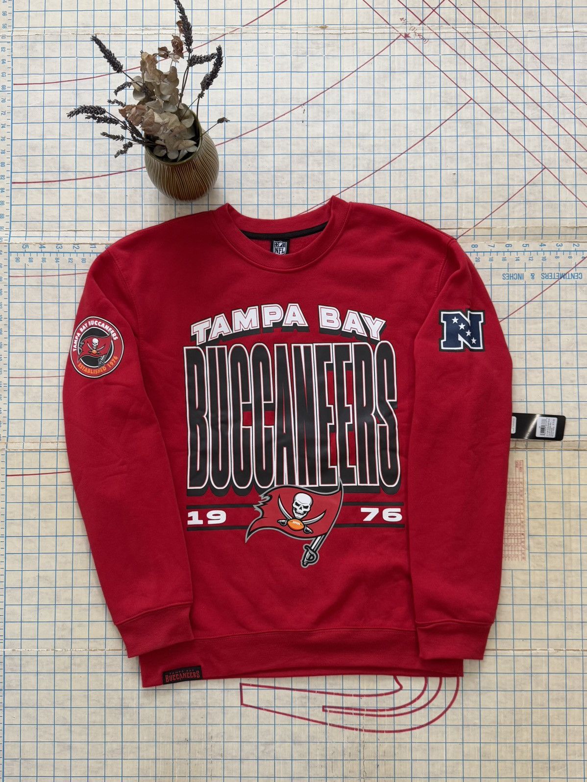 NFL NFL Team Apparel Tampa Bay Buccaneers Crewneck New With Tag Size US M / EU 48-50 / 2 - 2 Thumbnail