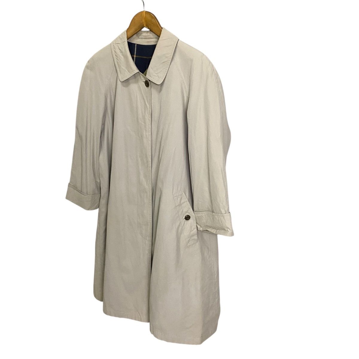 Burberry × Vintage Vintage Burberrys beige trenchcoat Size M / US 6-8 / IT 42-44 - 2 Thumbnail