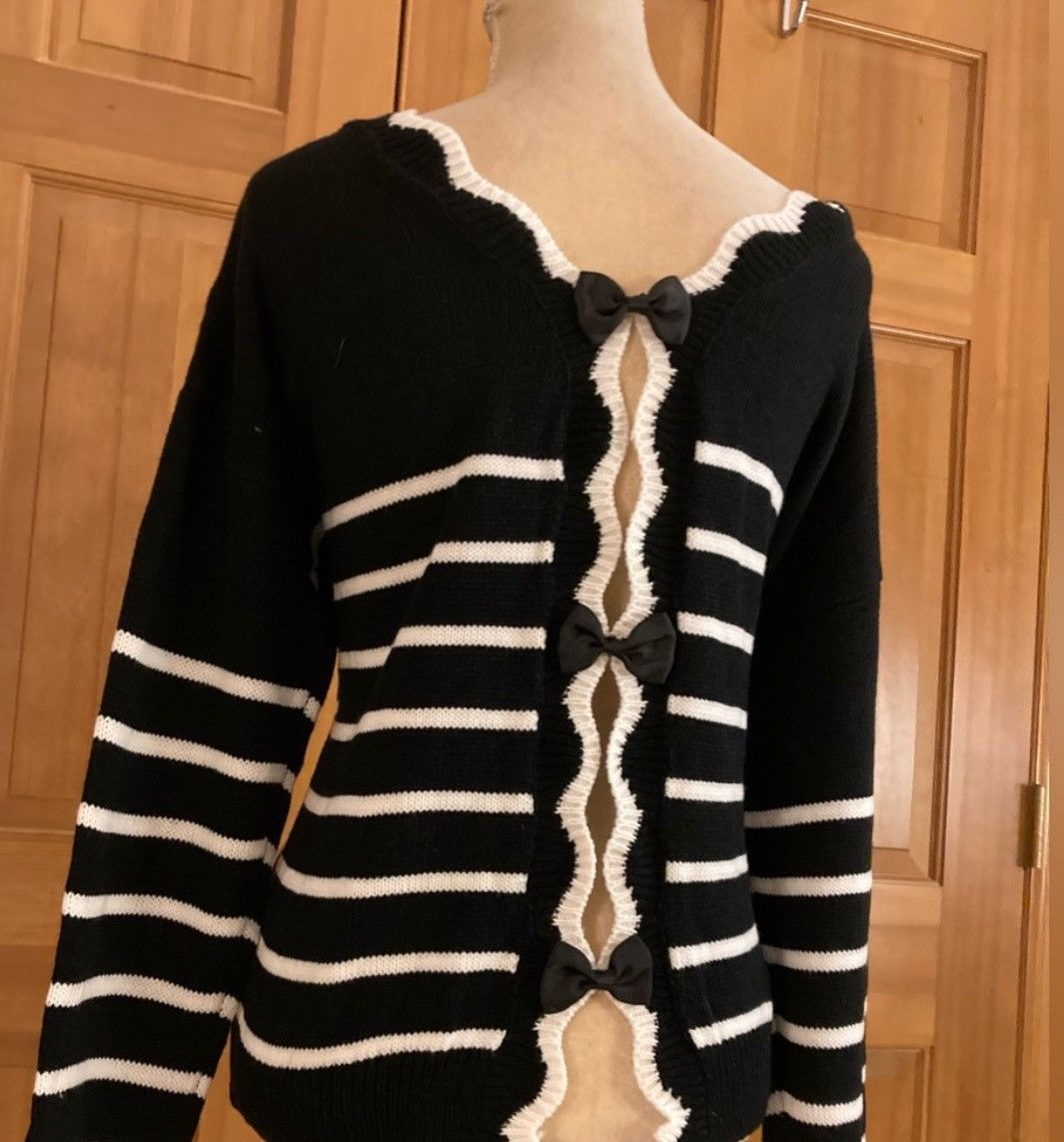 Designer × Other NWT, Lavishly Paris Scallop Trim Bowknot Back Sweater Size M / US 6-8 / IT 42-44 - 13 Thumbnail