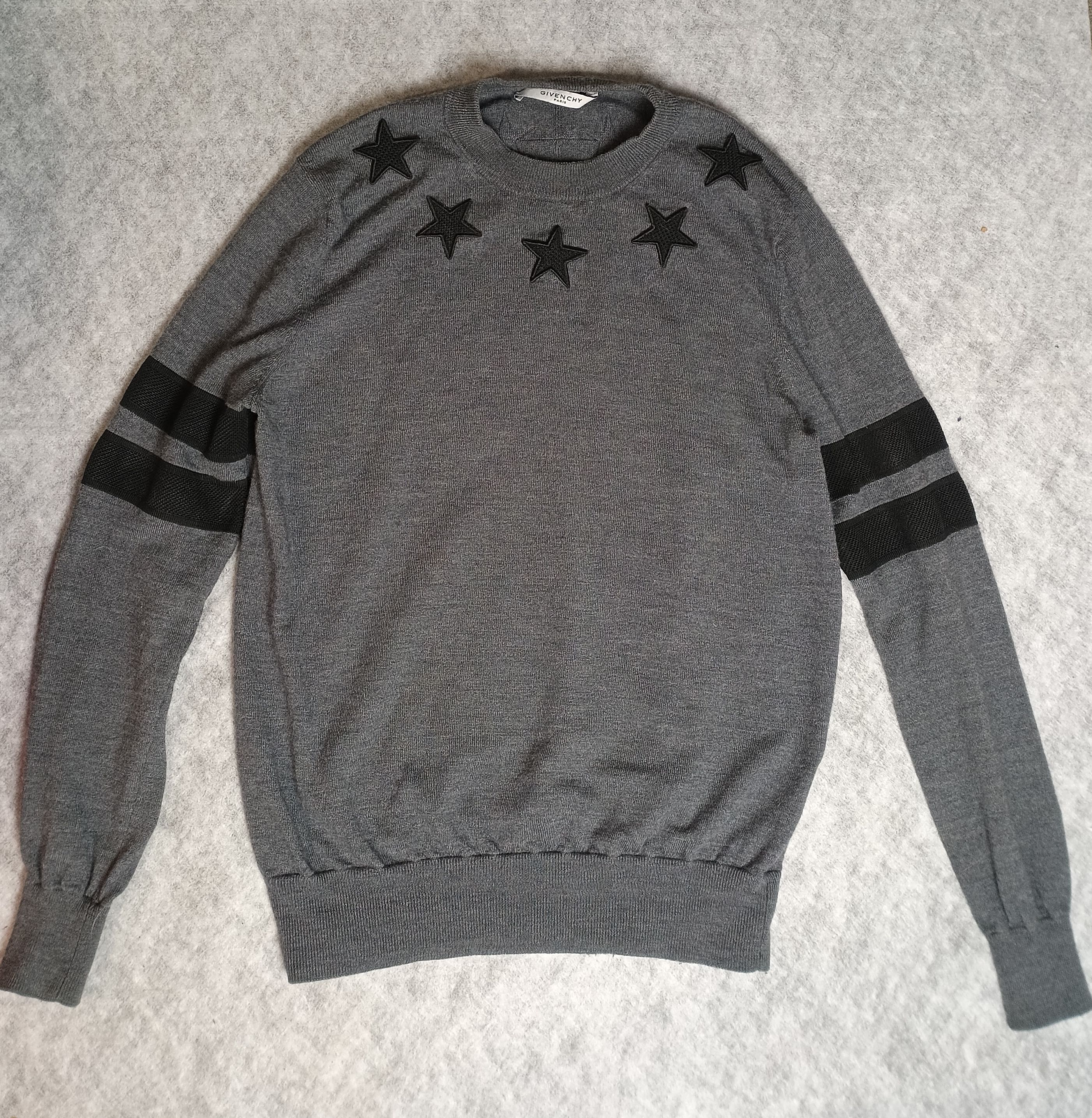 Givenchy Givenchy Grey Wool Star Embroidered Long Sleeve Sweater L Size US L / EU 52-54 / 3 - 6 Thumbnail