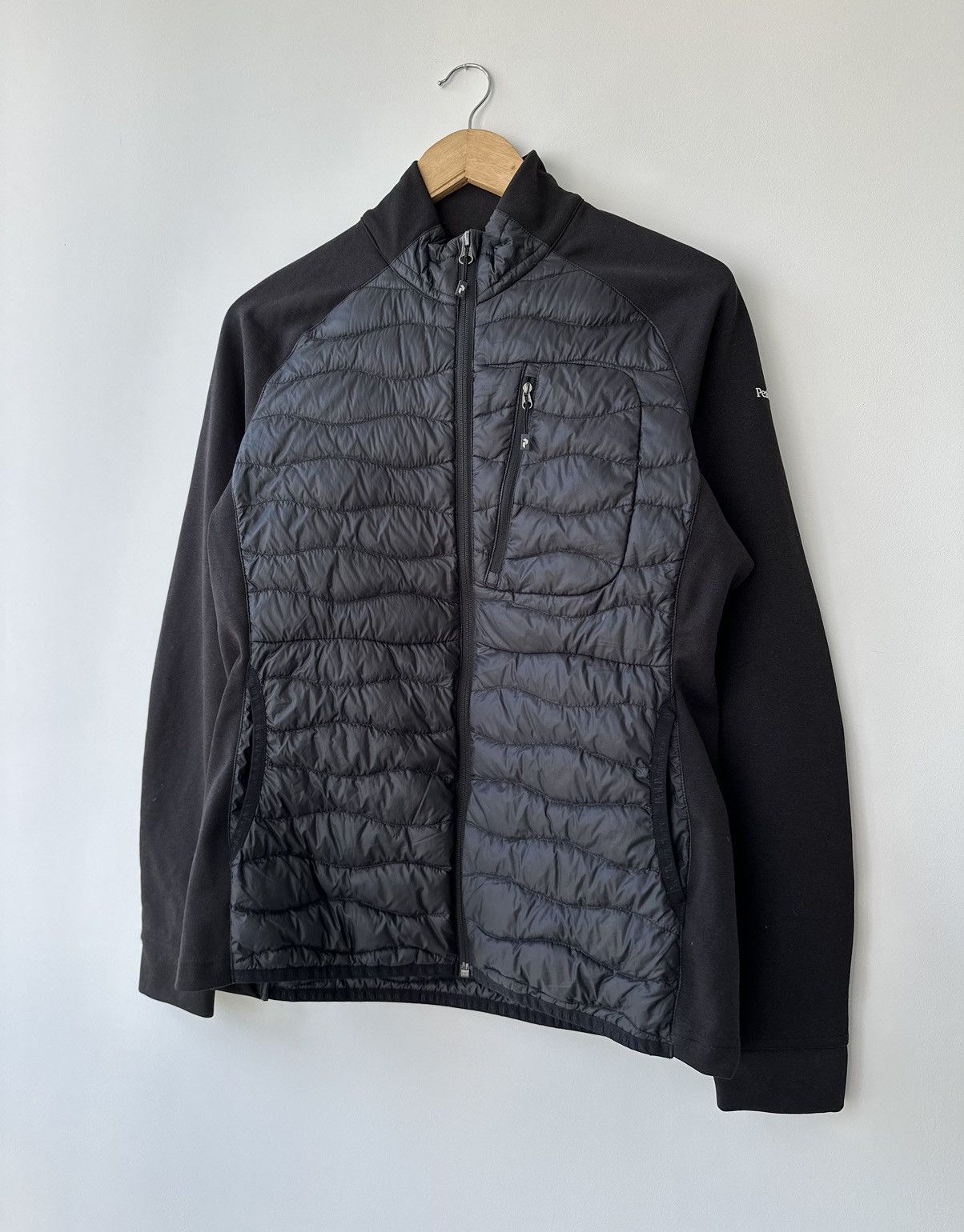 Peak Performance Peak Performance Women's Black Pro Jacket Coat Size L Size L / US 10 / IT 46 - 1 Thumbnail