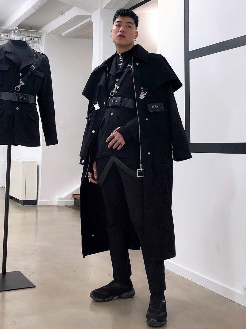 Pieces Uniques PIÈCES UNIQUES AW19 'MOON & SUN' BLACK BONDAGE TROUSERS Size 25" / US 0 / IT 36 - 18 Thumbnail