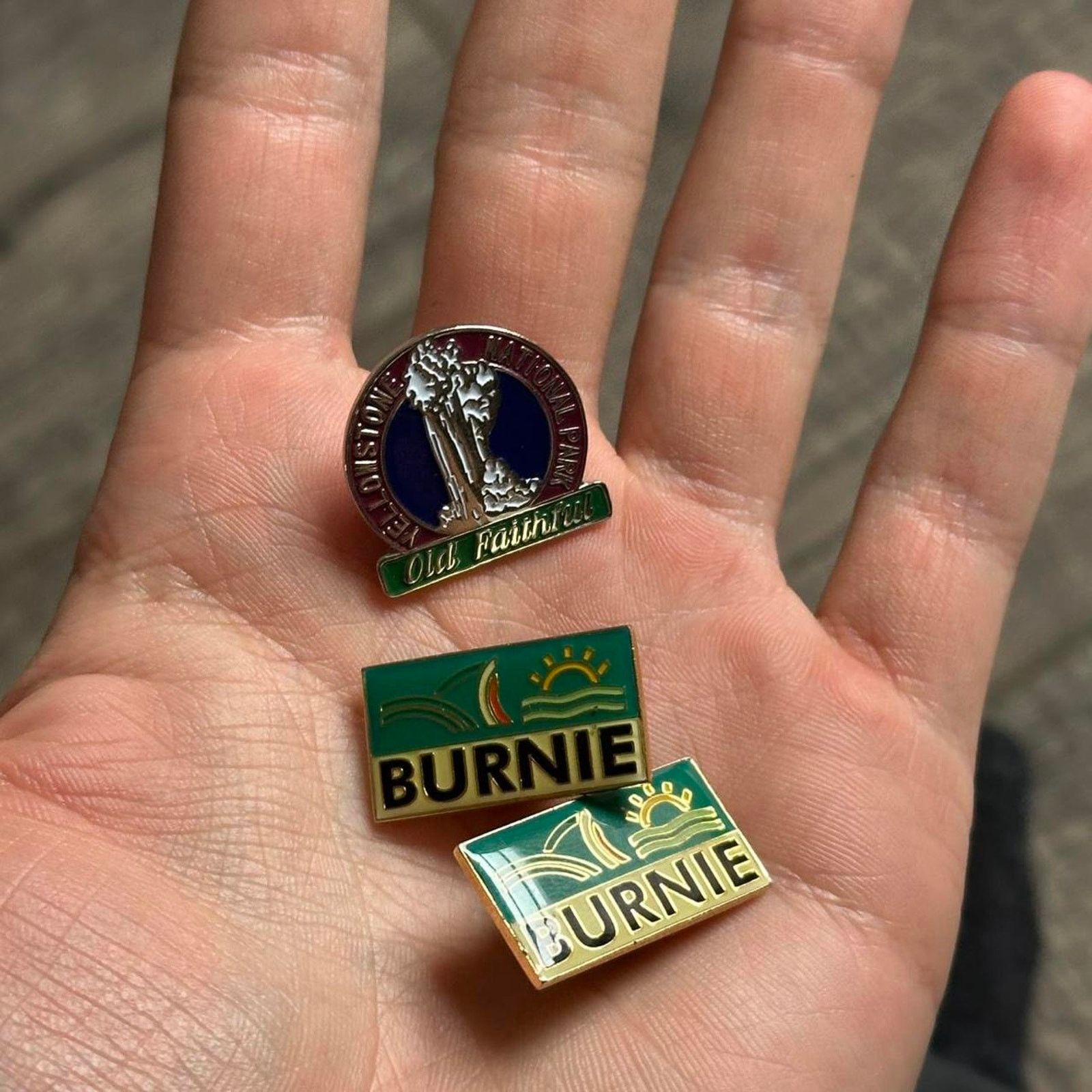Vintage Vintage Yellowstone National Park Glacier Old Faithful Pins Size ONE SIZE - 3 Thumbnail