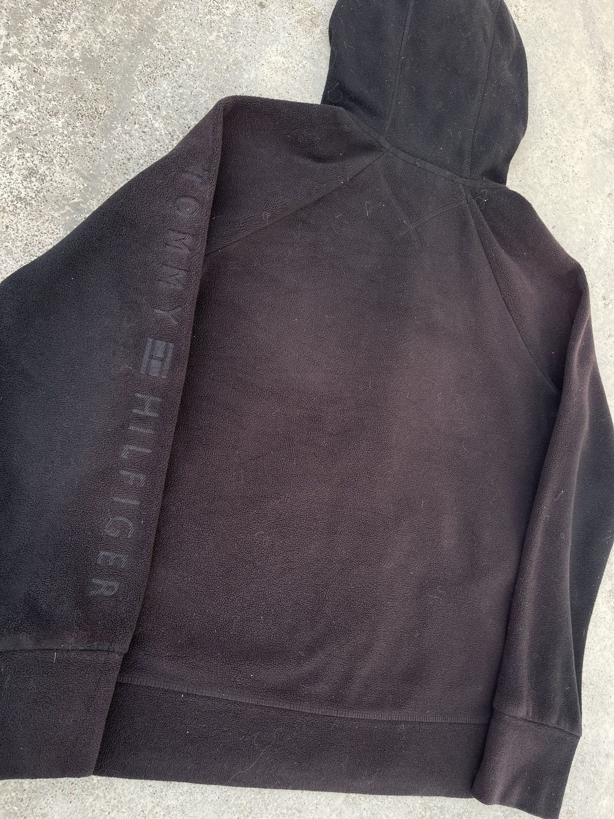 Tommy Hilfiger × Vintage Vintage Faded Black Tommy Hilfiger Zip Up Fleece Size US M / EU 48-50 / 2 - 7 Thumbnail