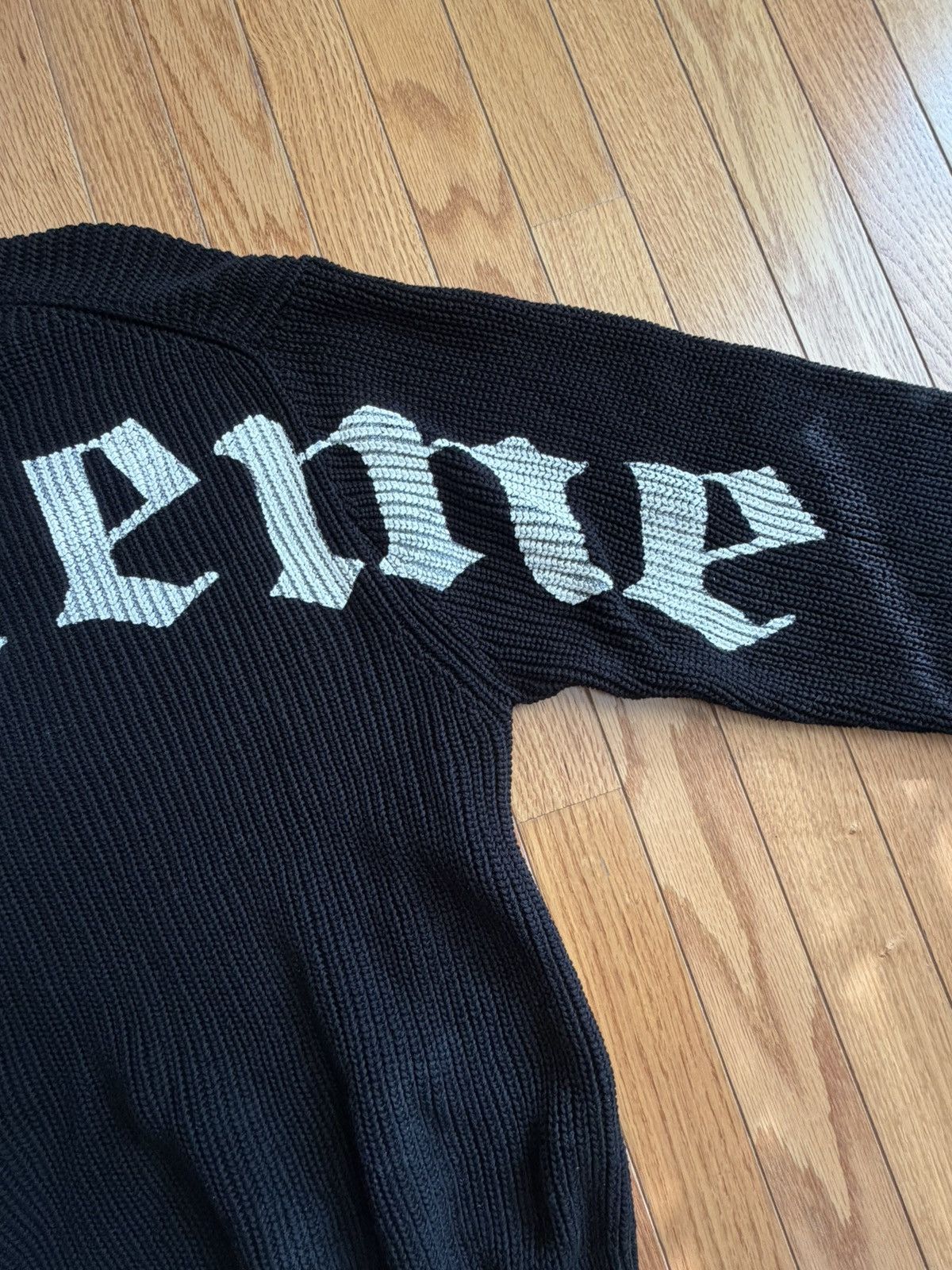 Supreme Supreme Old English Printed Sweater Size US L / EU 52-54 / 3 - 5 Thumbnail