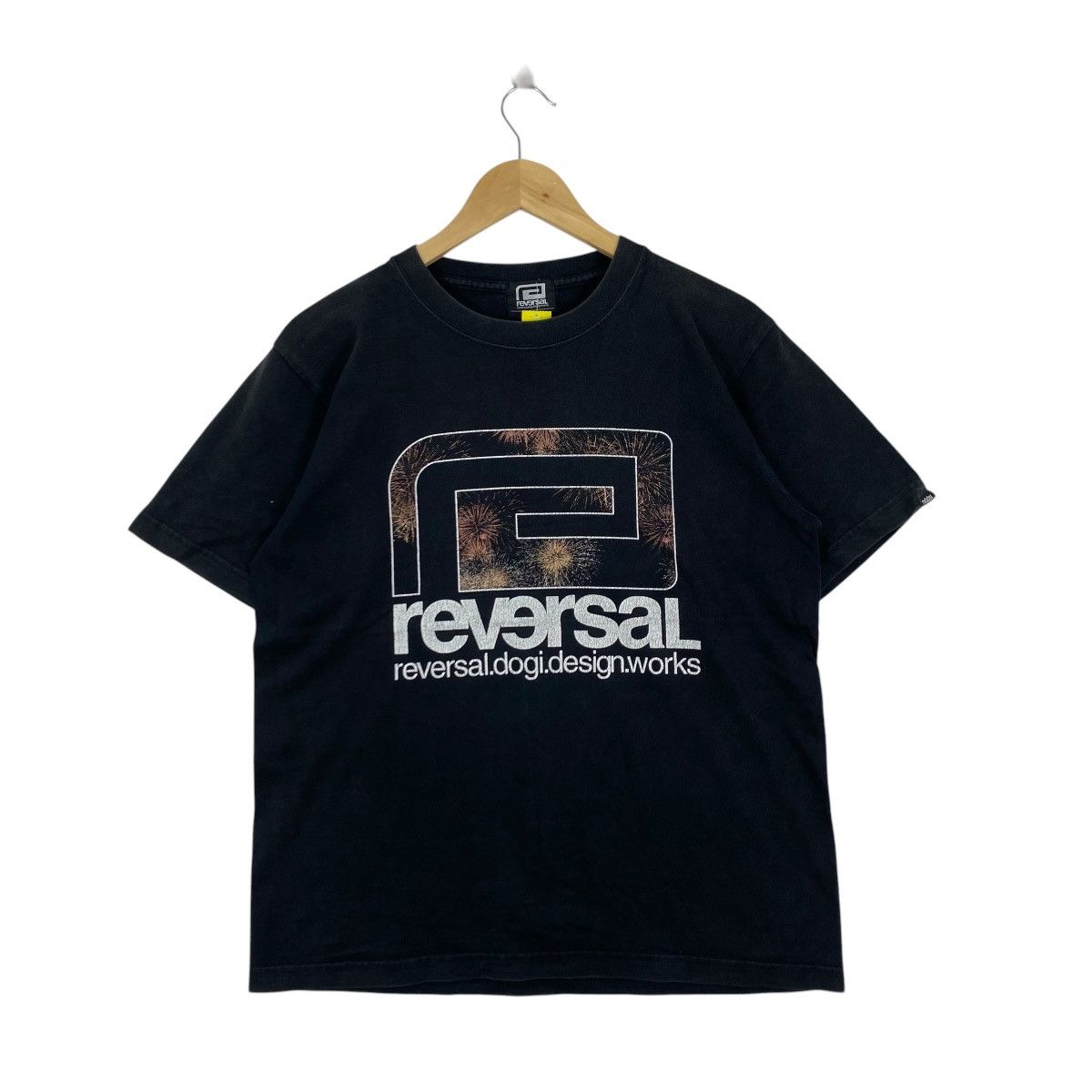 Japanese Brand Reversal RVDW Fireworks Logo Tee Black Size M MMA Streetwear Size US M / EU 48-50 / 2 - 1 Thumbnail