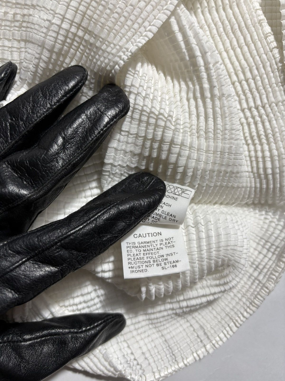 Issey Miyake ISSEY MIYAKE PLEATED HIGH-NECK BUTTON UP CARDIGAN Size M / US 6-8 / IT 42-44 - 6 Thumbnail