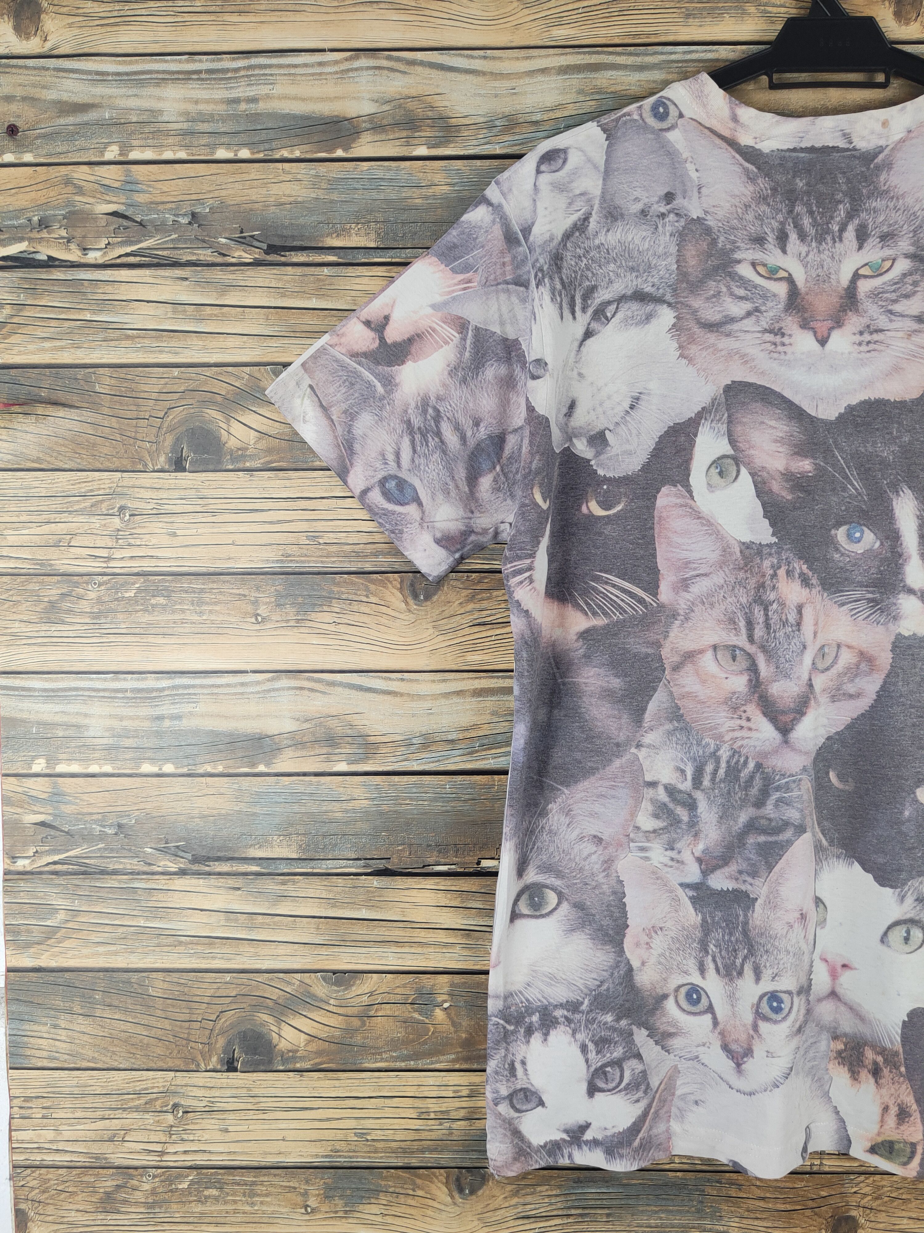 Vintage DL Cat fullprint vintage Ivory Short Sleeve T-shirt #2573 Size US L / EU 52-54 / 3 - 8 Thumbnail