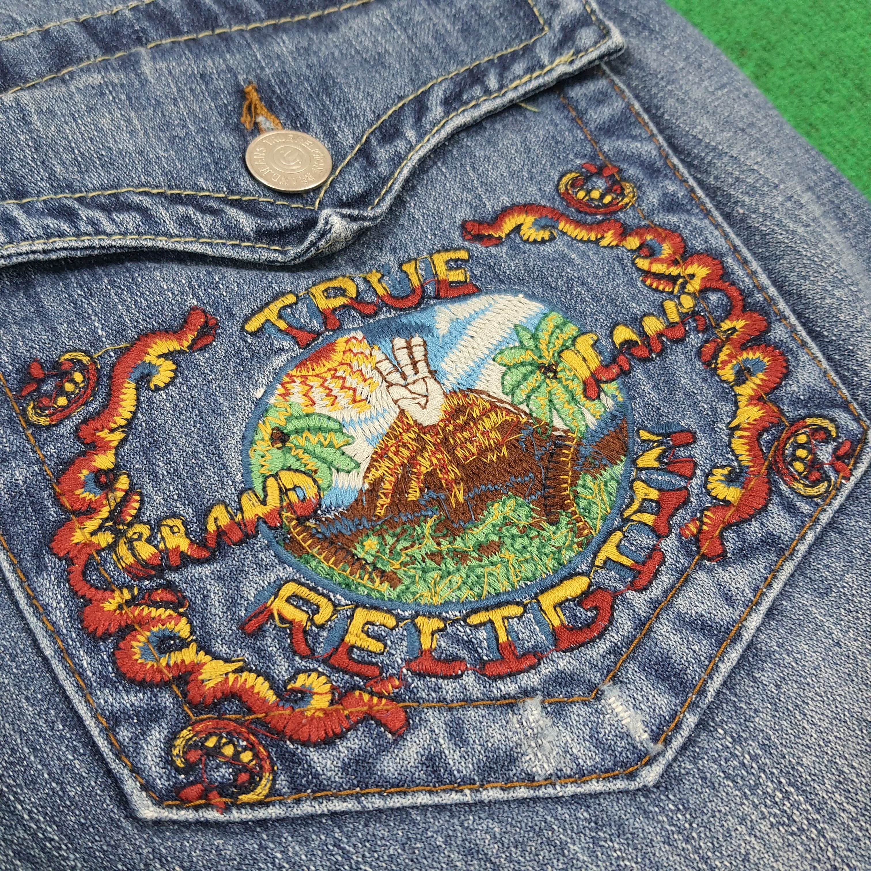 True Religion Rare True Religion Joey World Tour Embroidery Jeans C297N15 Size US 33 - 3 Thumbnail