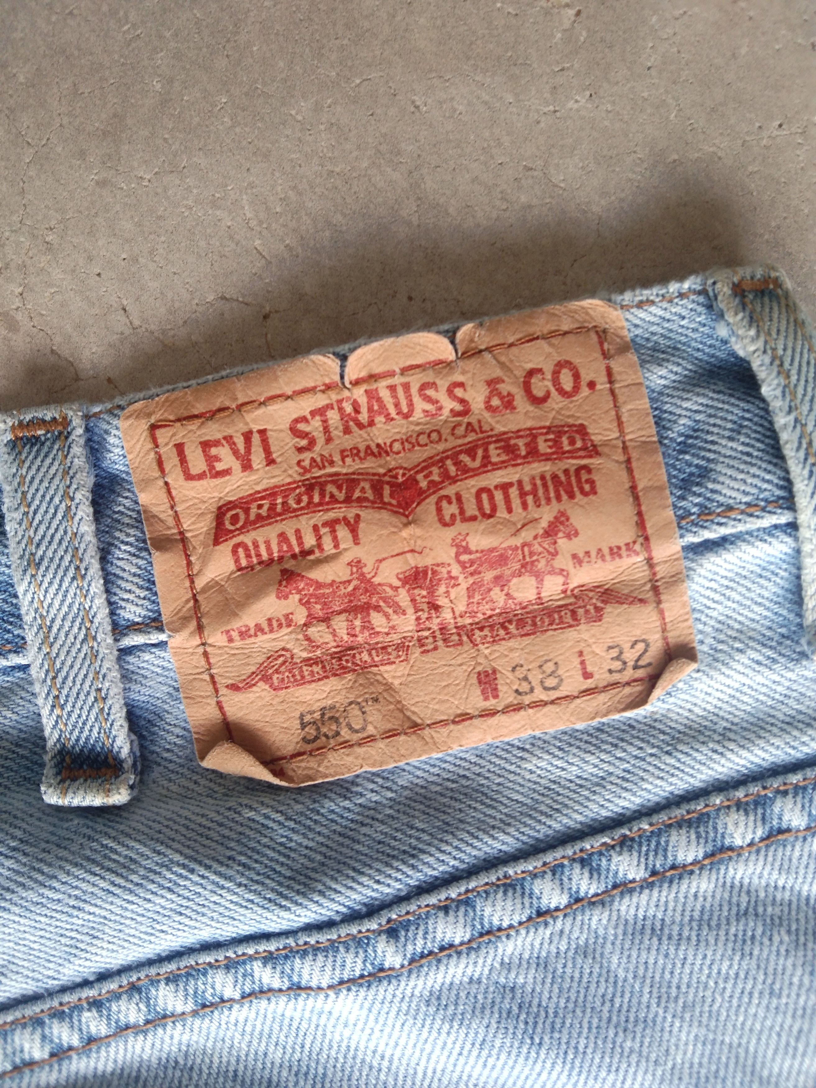 Levi's Vintage Levi's Jeans 550 Light Wash Relaxed Fit Denim 38x32 Size US 38 / EU 54 - 3 Thumbnail
