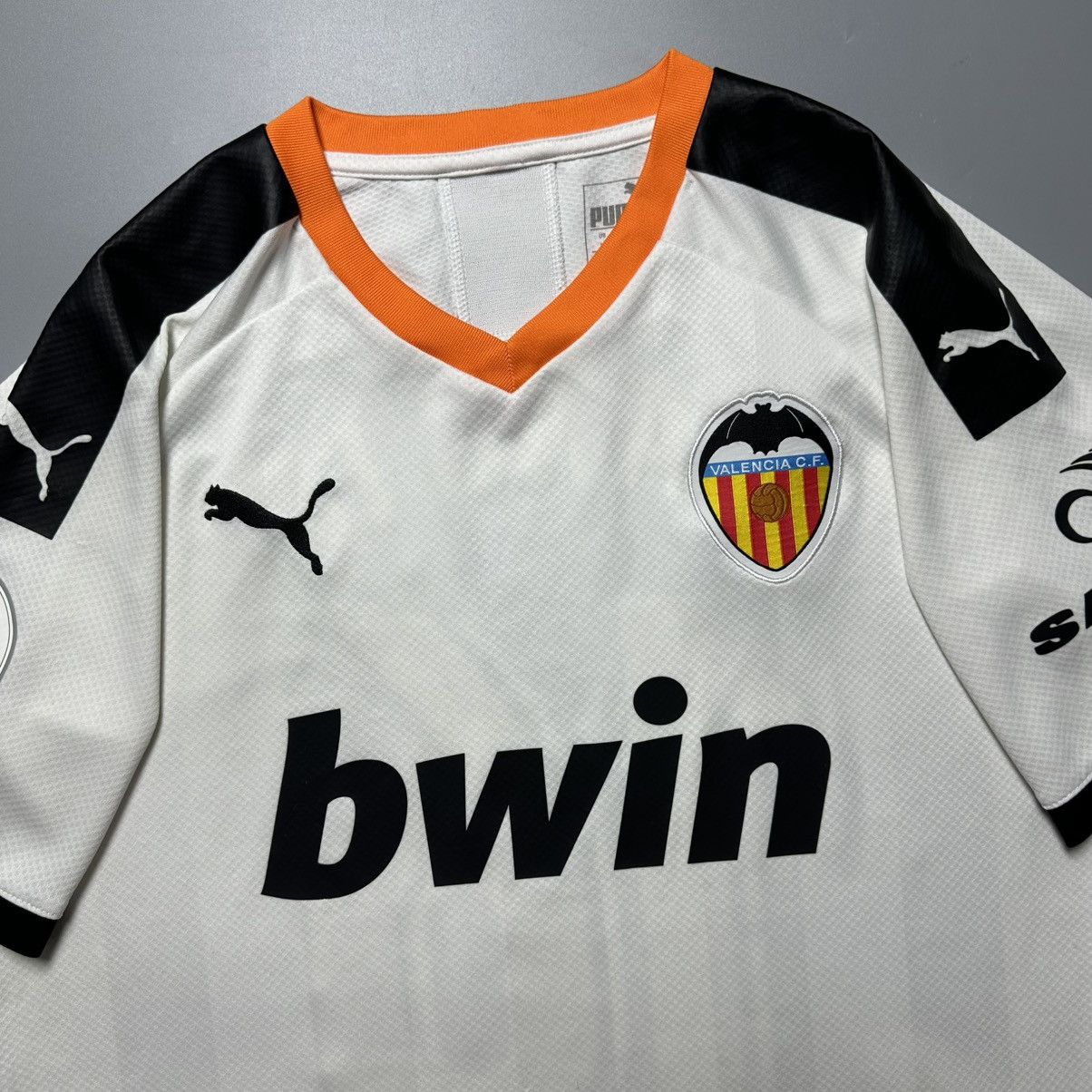 Puma VALENCIA PUMA 2019/2020 FOOTBALL HOME JERSEY #16 KANG IN Size US M / EU 48-50 / 2 - 4 Thumbnail