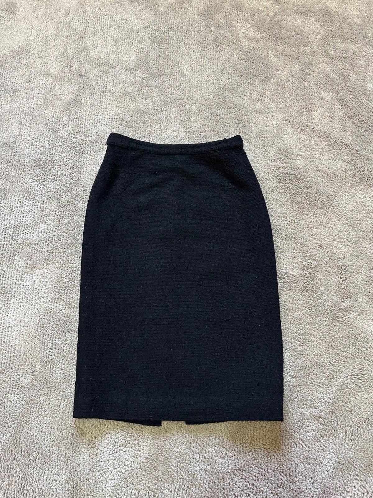 Salvatore Ferragamo Salvatore Ferragamo Wool Skirt Sz IT 42 Size 28" / US 6 / IT 42 - 1 Thumbnail
