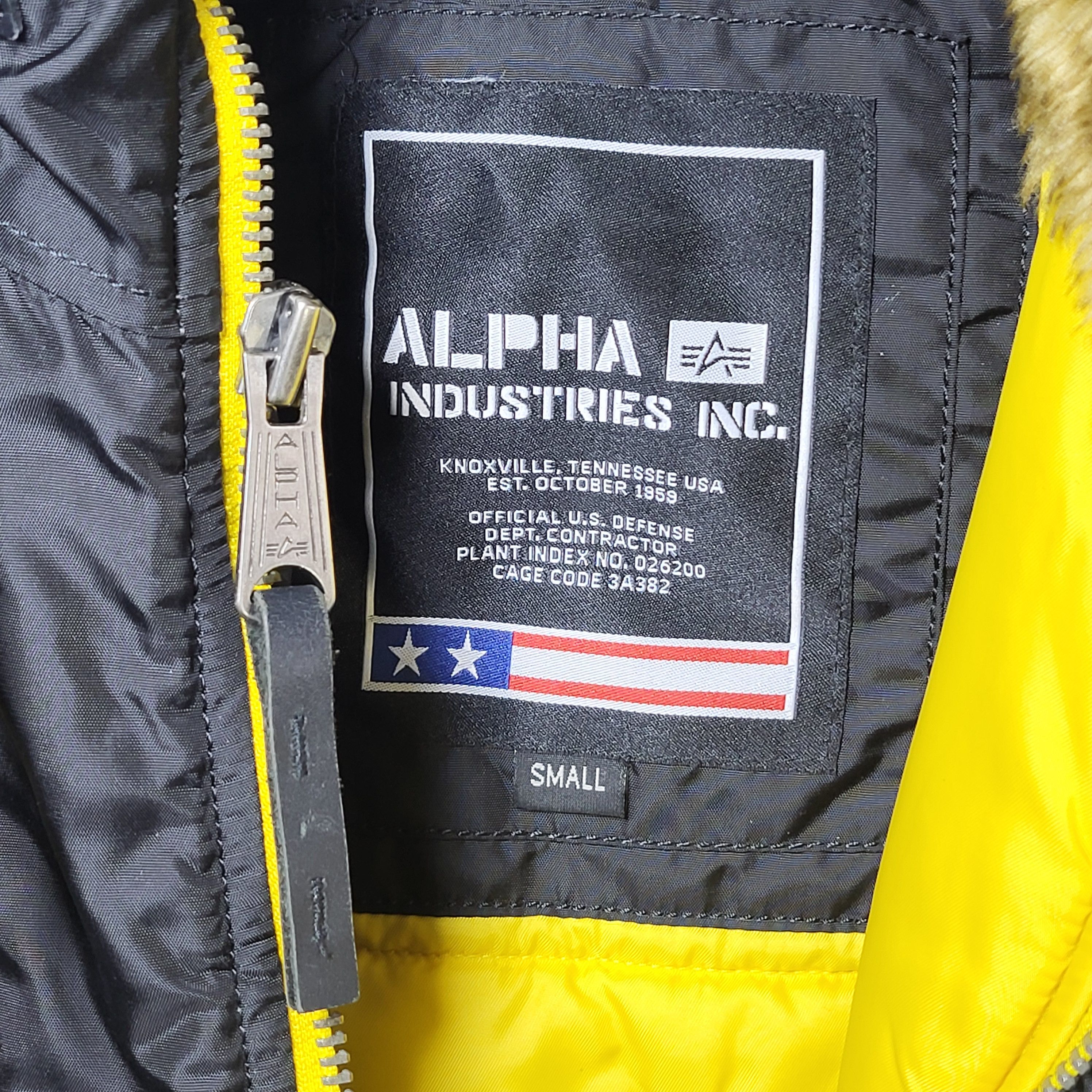 Alpha Industries Alpha Industries.Jacket bomber alaska.Size S but fit M. Size US S / EU 44-46 / 1 - 4 Thumbnail
