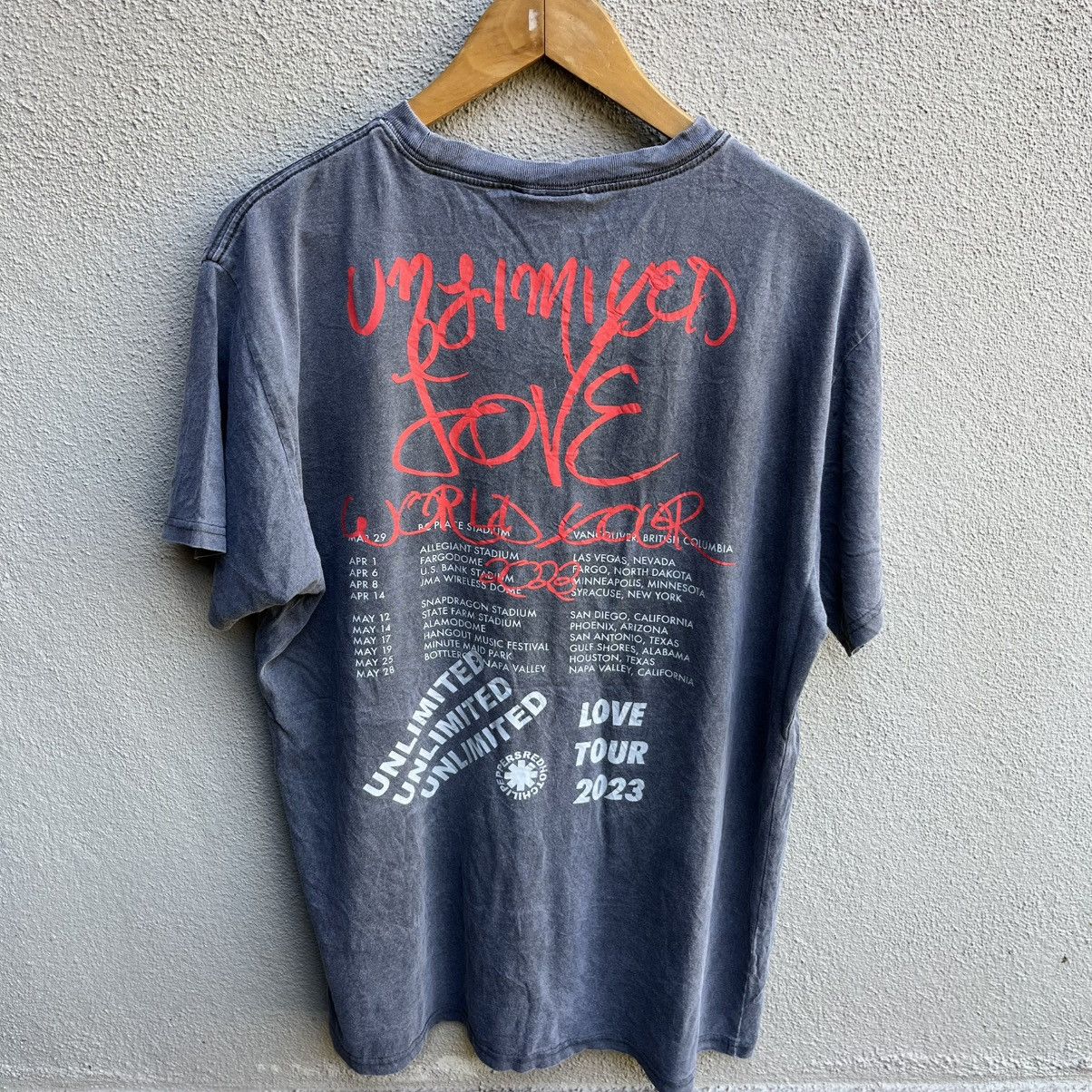 Band Tees RED HOT CHILI PEPPERS band tee tour Size US L / EU 52-54 / 3 - 3 Thumbnail