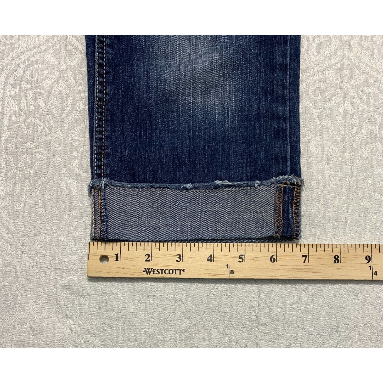 Vintage SO Capri Jeans Capri Juniors Size 5 Blue Distressed Embroidered Pockets Cuffed 29×17 Denim Cotton Polyester Spandex Lycra 5-Pocket Design Womens Girls Size ONE SIZE - 6 Thumbnail