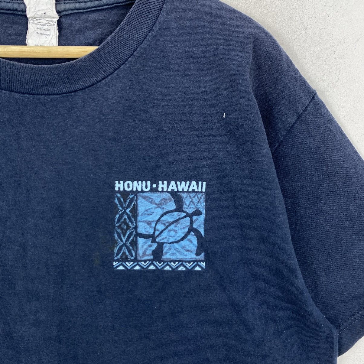 Vintage Vintage Alstyle Honu Hawaii Turtle Tee L Navy Y2K Surf Fade Size US L / EU 52-54 / 3 - 4 Thumbnail