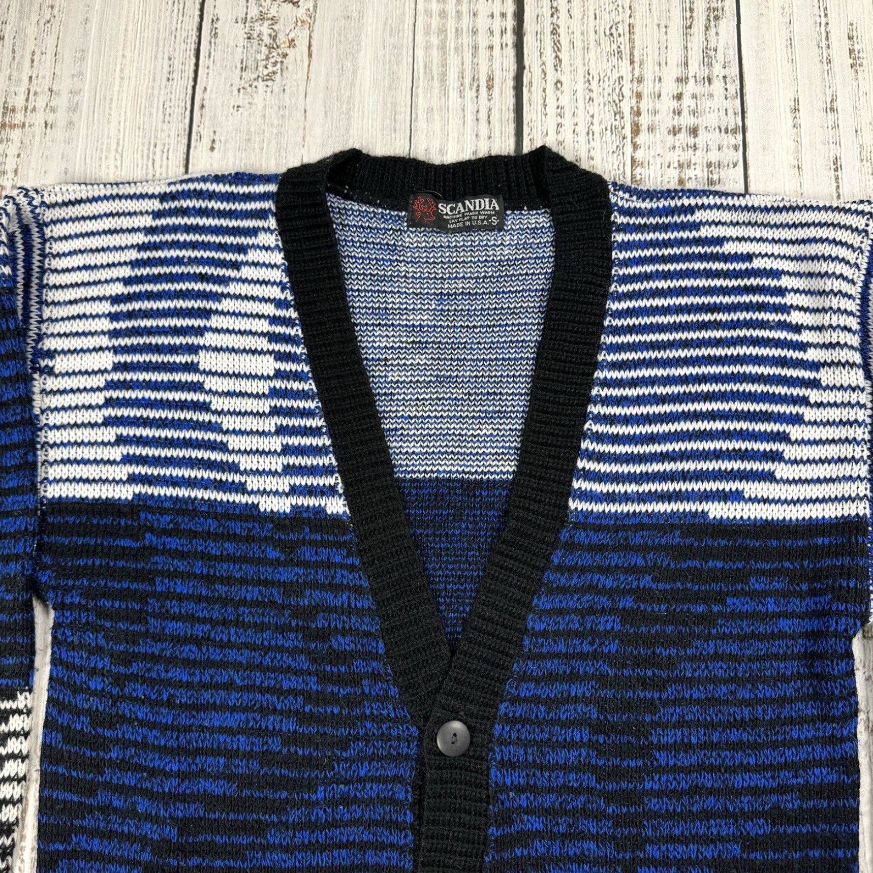 Vintage Vintage Scandia Geometric Pattern Button Cardigan Mens S USA Blue White Knit Sweater 80s 90s Bohemian Size US S / EU 44-46 / 1 - 2 Thumbnail