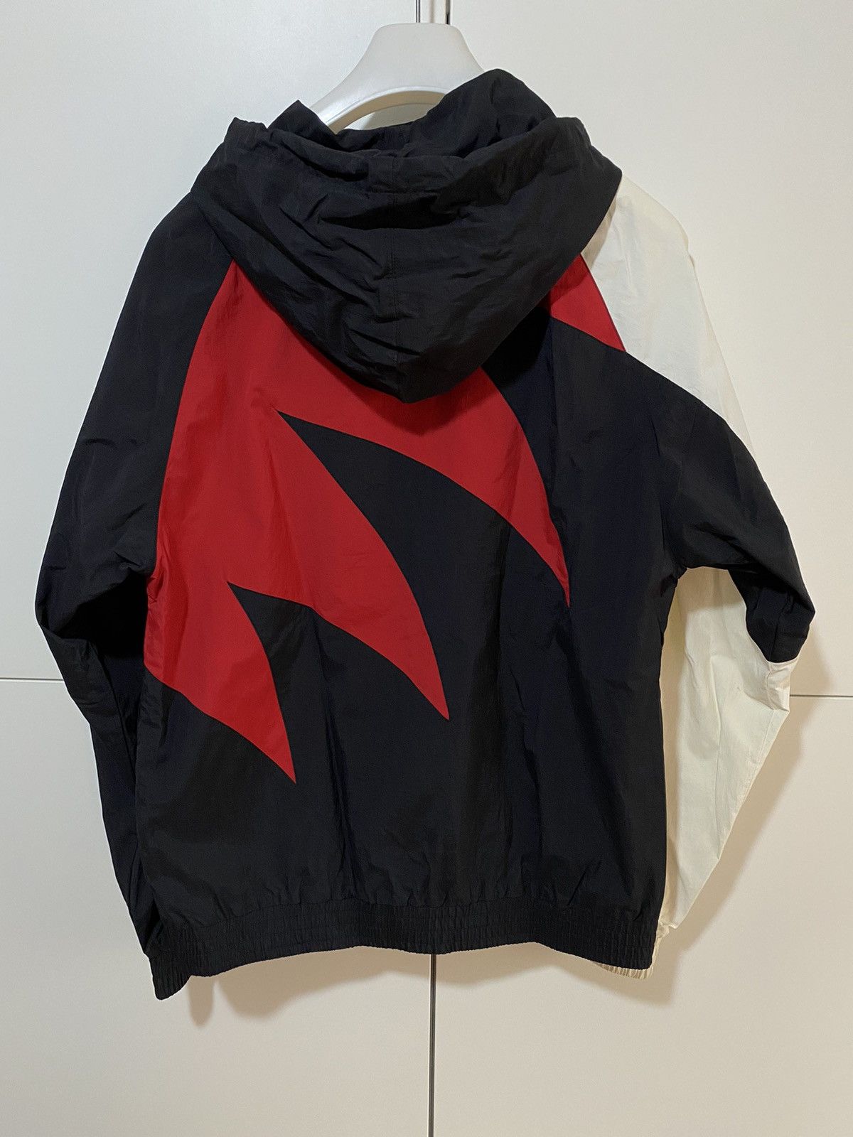Mitchell & Ness Mitchell & Ness Chicago Bulls jacket, L, black red, used, Size US XL / EU 56 / 4 - 7 Thumbnail