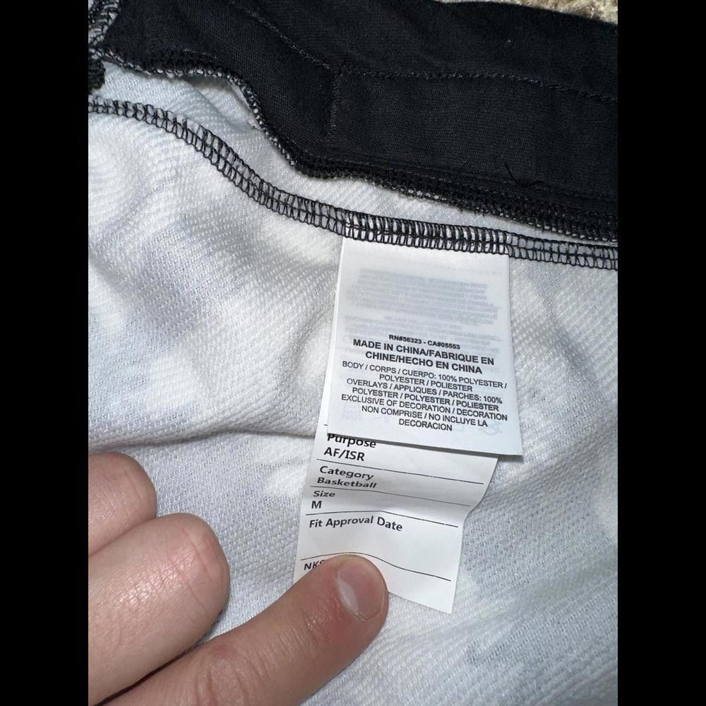 Nike Men's Nike Standard Issue Black/White Tie Dye Basketball Shorts Sample Size US 32 / EU 48 - 8 Thumbnail