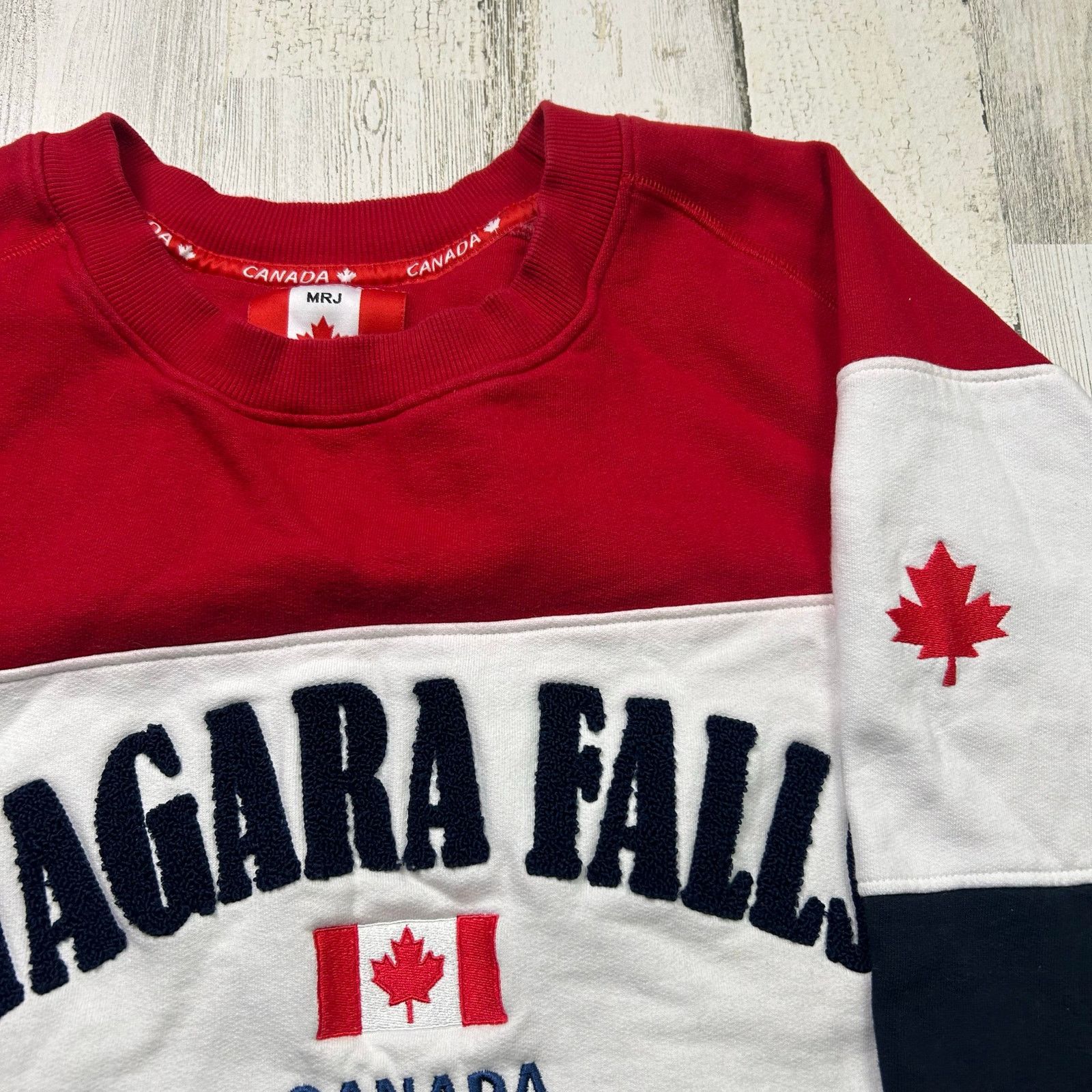 Vintage Vintage-Style Niagara Falls Canada Souvenir Sweatshirt Size US XXL / EU 58 / 5 - 4 Thumbnail