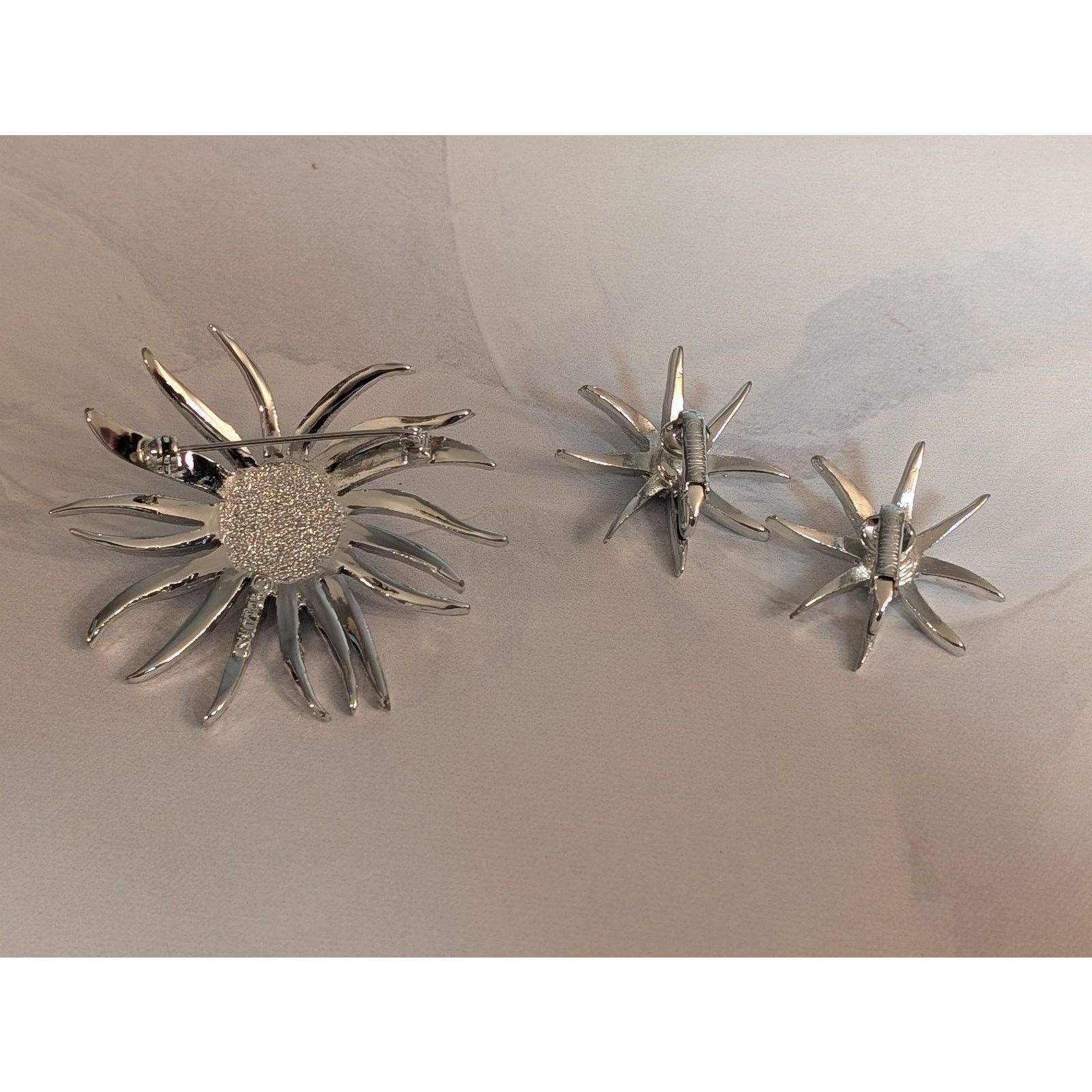 Vintage VTG 1969 Emmons Sea Beauty Silver-Tone Brooch & Earring Set Size ONE SIZE - 4 Thumbnail