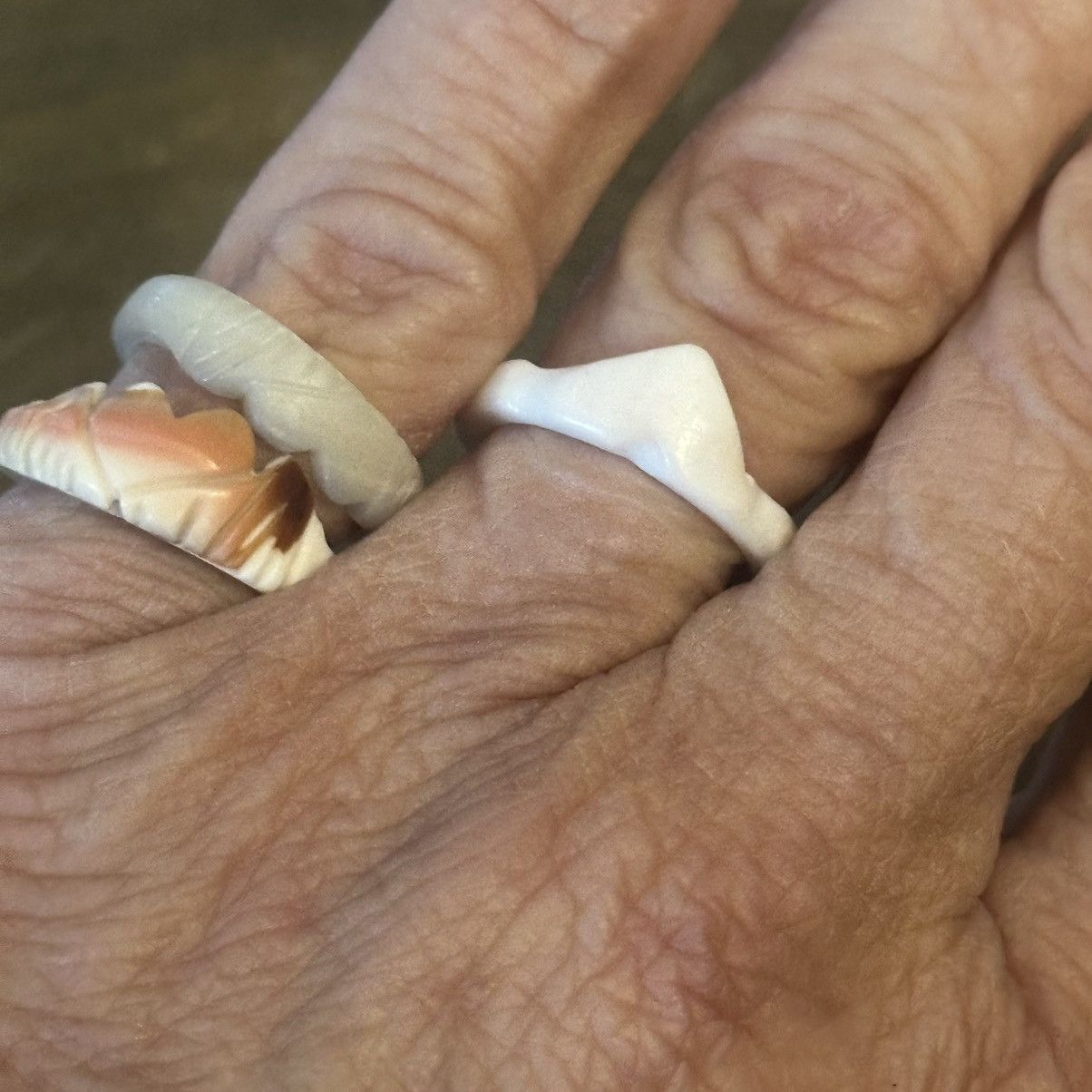Vintage Vintage 80’s carved shell ring bundle Size ONE SIZE - 8 Thumbnail