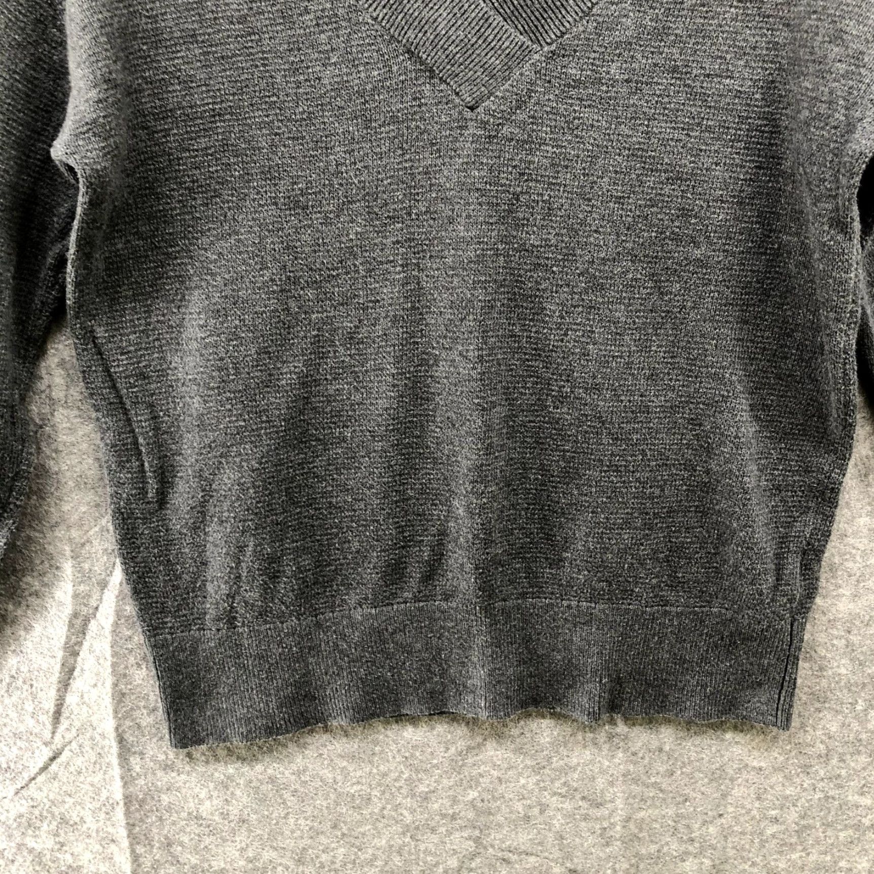 Banana Republic Banana Republic V-Neck Sweater Womens S Gray Cotton Blend Stretch Long Sleeve Pullover Size S / US 4 / IT 40 - 4 Thumbnail