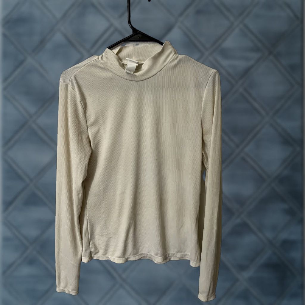 H&M H&M Woman Blouse Medium L-S Stretch Mock Neck Casual Comfort Ivory Size M / US 6-8 / IT 42-44 - 1 Thumbnail
