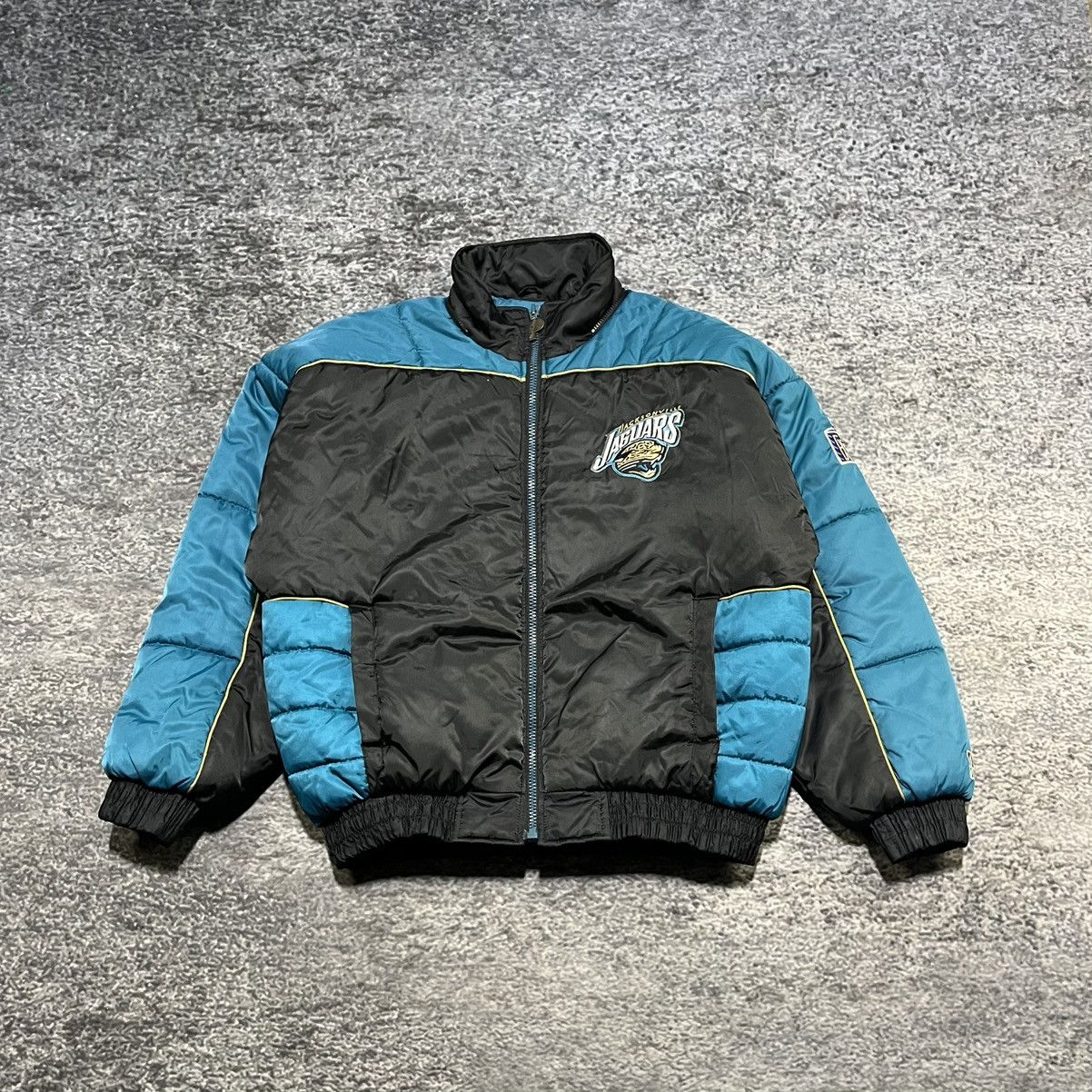 Pro Player VINTAGE 90s JACKSONVILLE JAGUARS PRO PLAYER PUFFER JACKET Size US L / EU 52-54 / 3 - 1 Thumbnail
