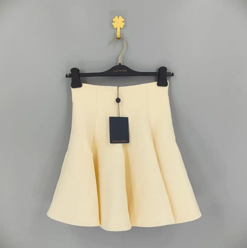 Louis Vuitton Louis Vuitton Cream Women's Mini Skirt 0089 Size 22" - 1 Thumbnail
