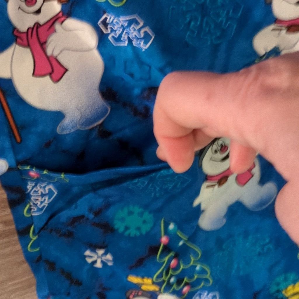 Warner Bros Warner Bros. Frosty The Snowman Tooniforms Scrub Top Size XS Size XS / US 0-2 / IT 36-38 - 7 Thumbnail