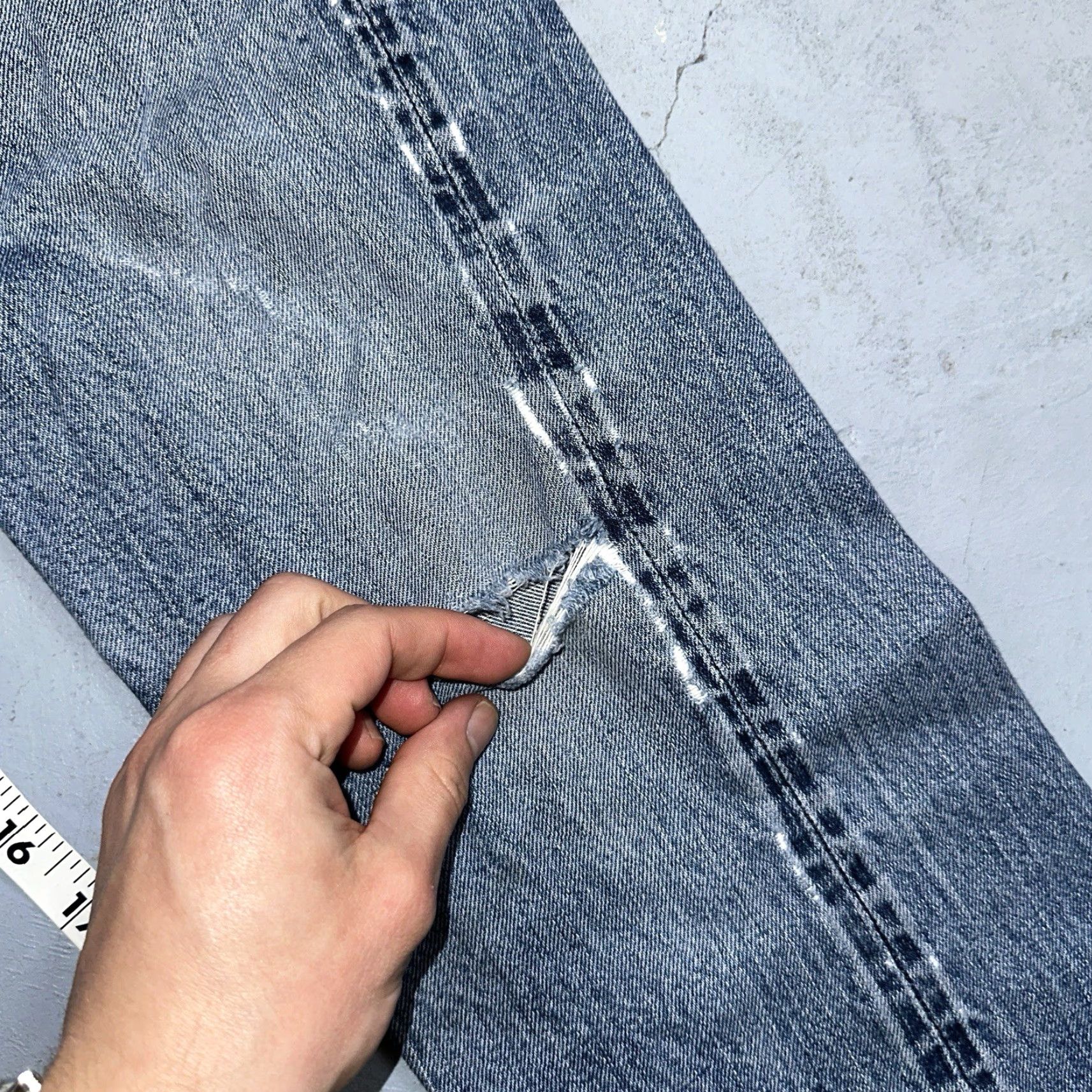 Levi's VINTAGE Levi's 501 XX Jeans Classic Denim Blue 1960s USA Big E Redline Selvedge 26x31 Mens Size US 26 / EU 42 - 7 Thumbnail