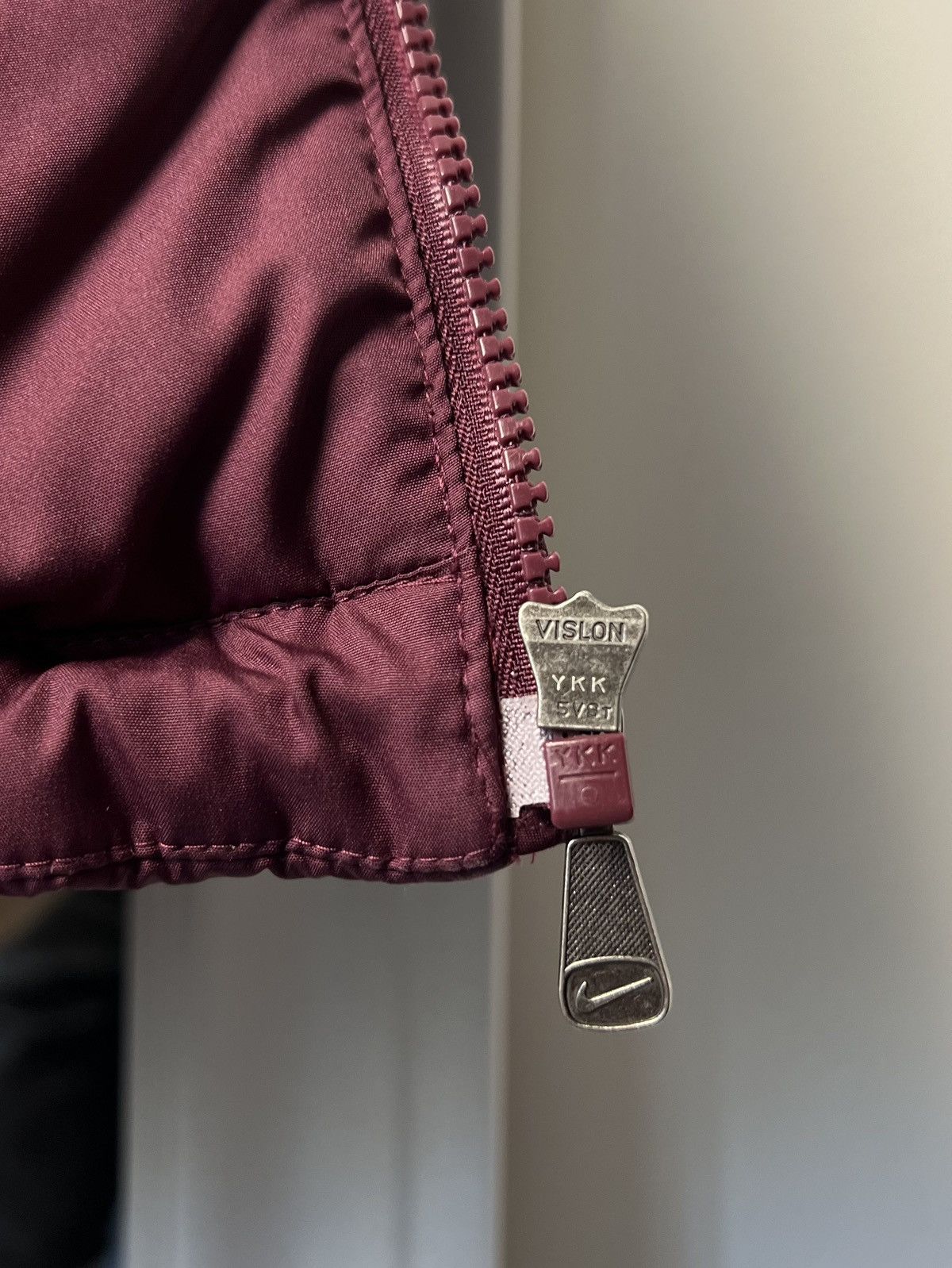Nike Nike Vintage Burgundy Down Puffer Vest Men’s L Size US L / EU 52-54 / 3 - 18 Thumbnail