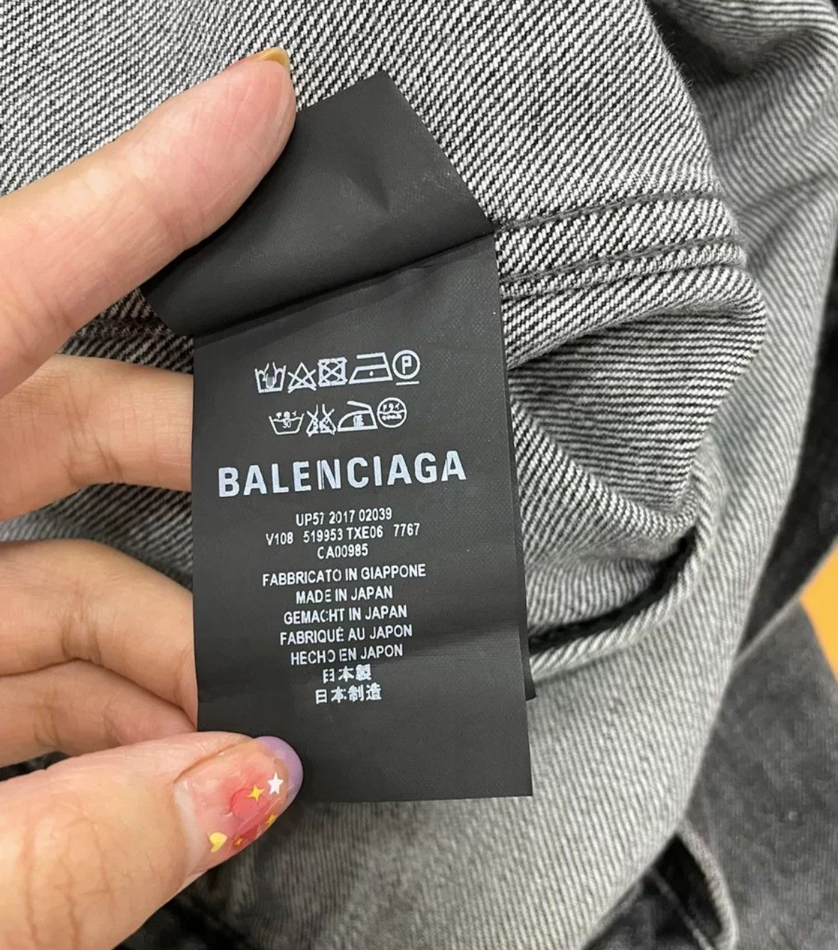 Balenciaga Balenciaga Hubei relief letter denim jacket 2412-Nextarrow Size US S / EU 44-46 / 1 - 6 Thumbnail